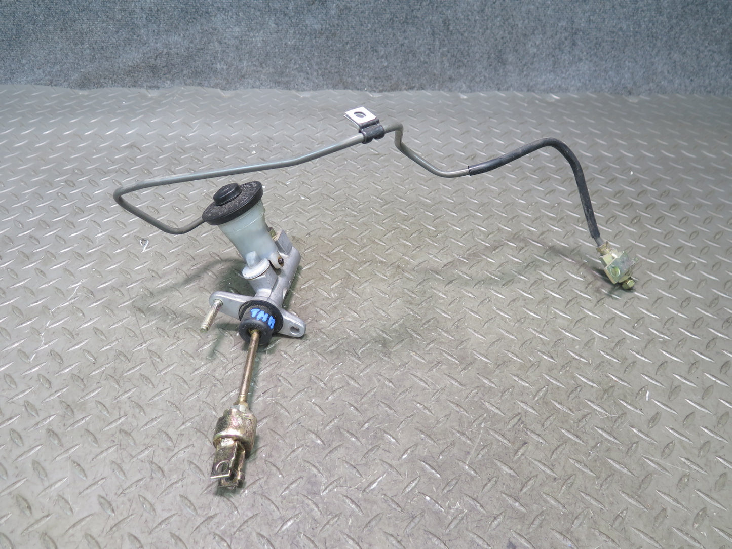 00-05 Toyota MR2 Spyder ZZW30L Clutch Master Cylinder OEM