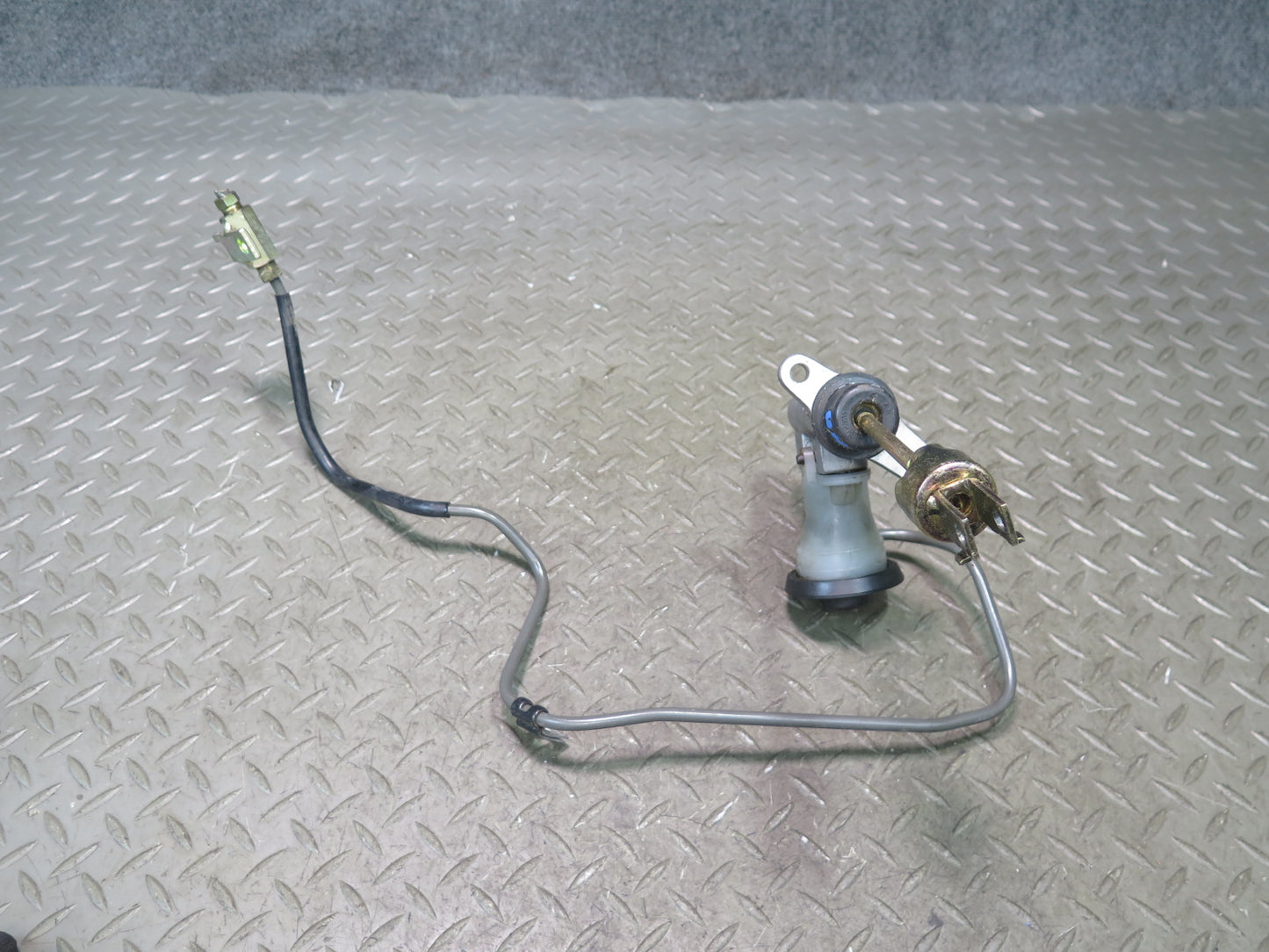 00-05 Toyota MR2 Spyder ZZW30L Clutch Master Cylinder OEM