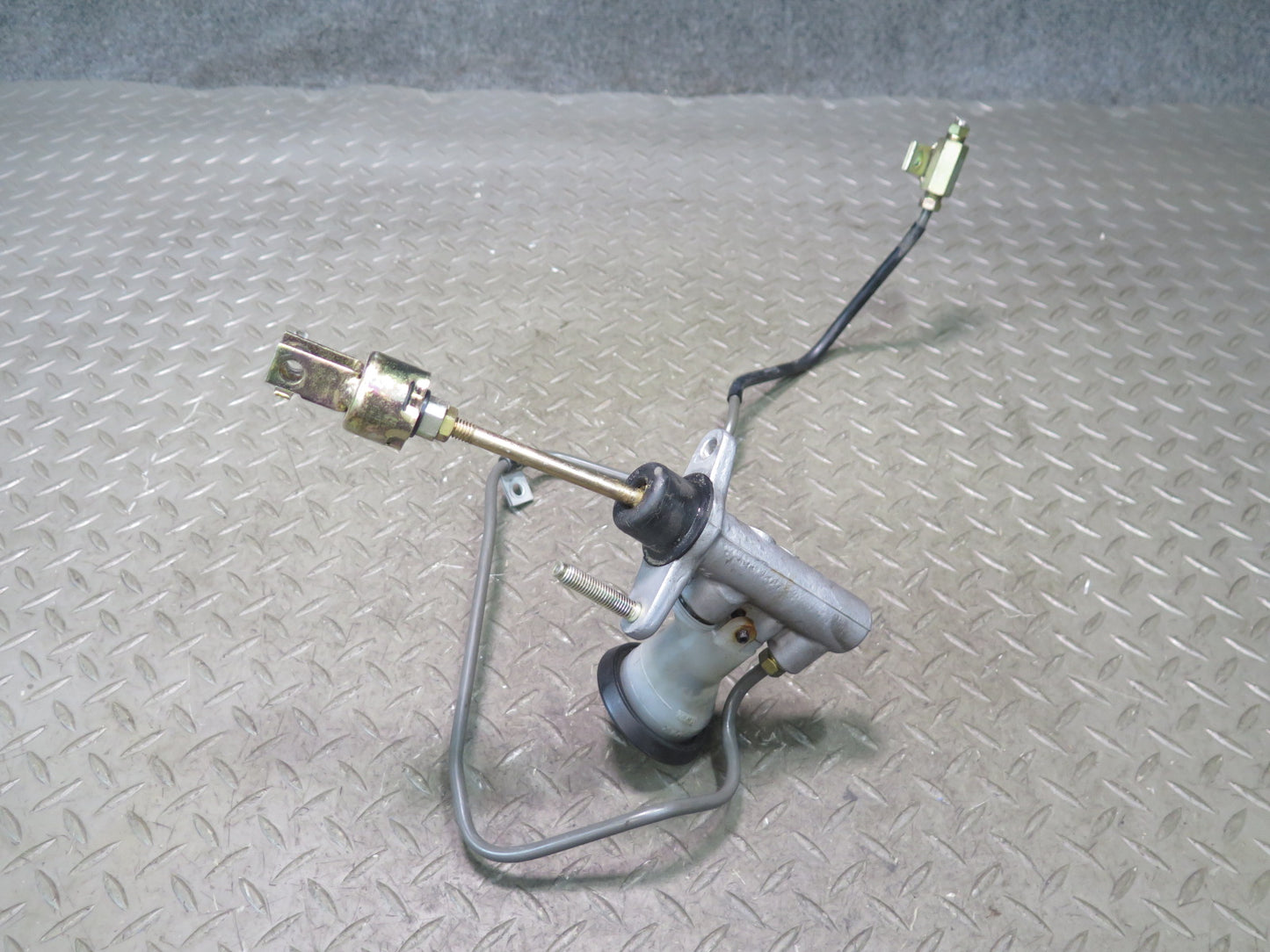 00-05 Toyota MR2 Spyder ZZW30L Clutch Master Cylinder OEM