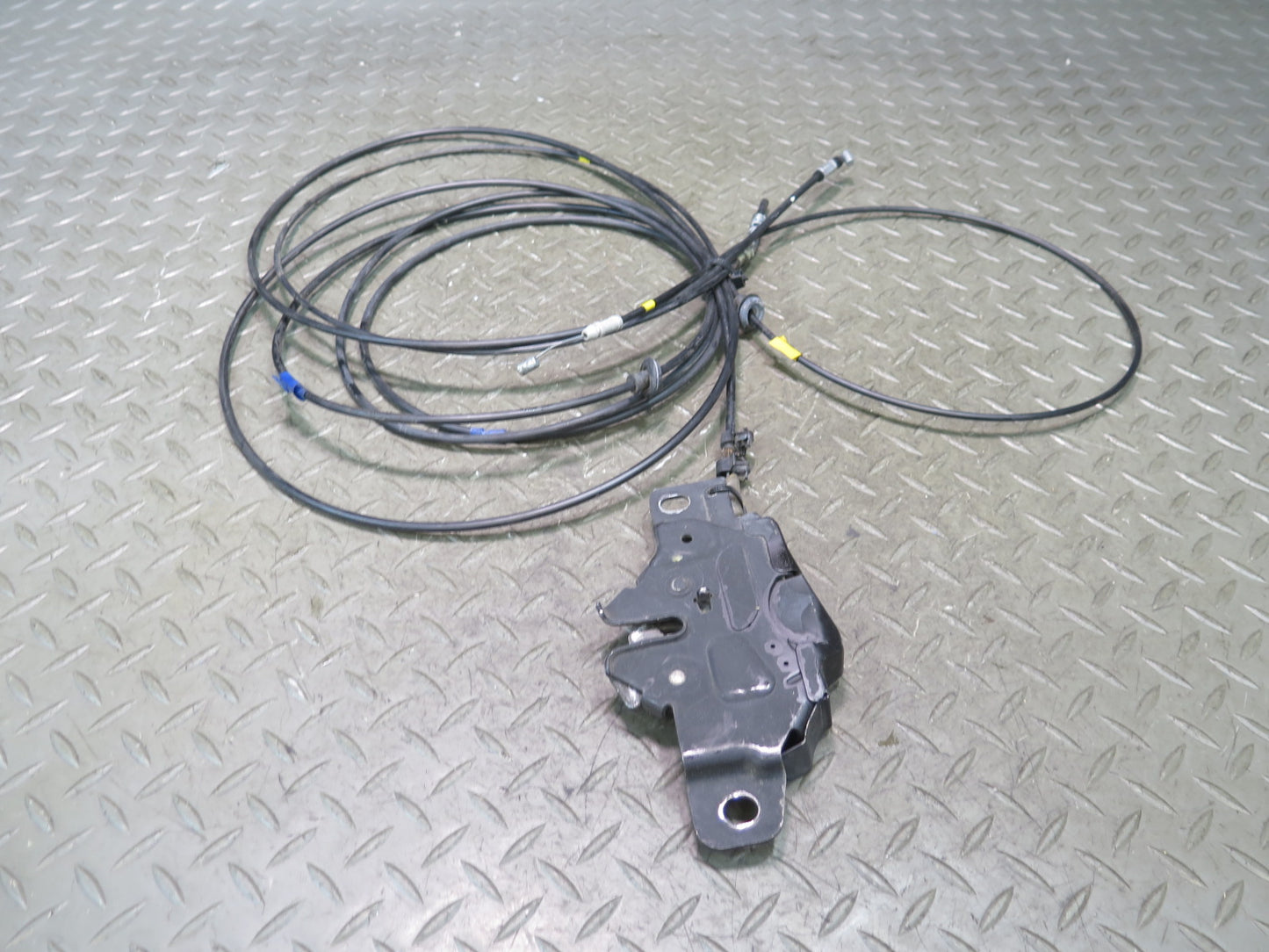 00-05 Toyota MR2 Spyder ZZW30L Rear Trunk Engine Lock Latch w Cable Assembly OEM