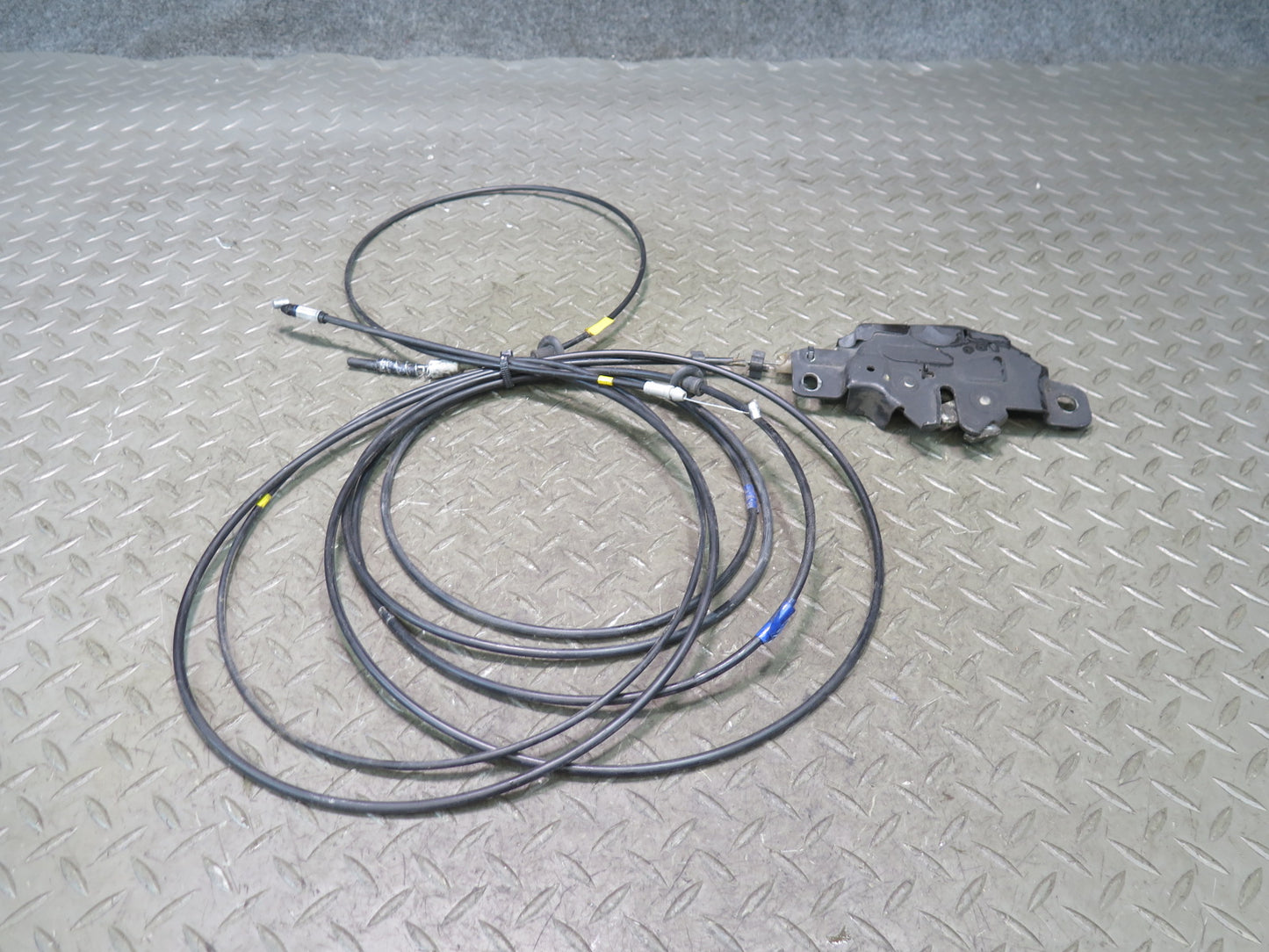 00-05 Toyota MR2 Spyder ZZW30L Rear Trunk Engine Lock Latch w Cable Assembly OEM