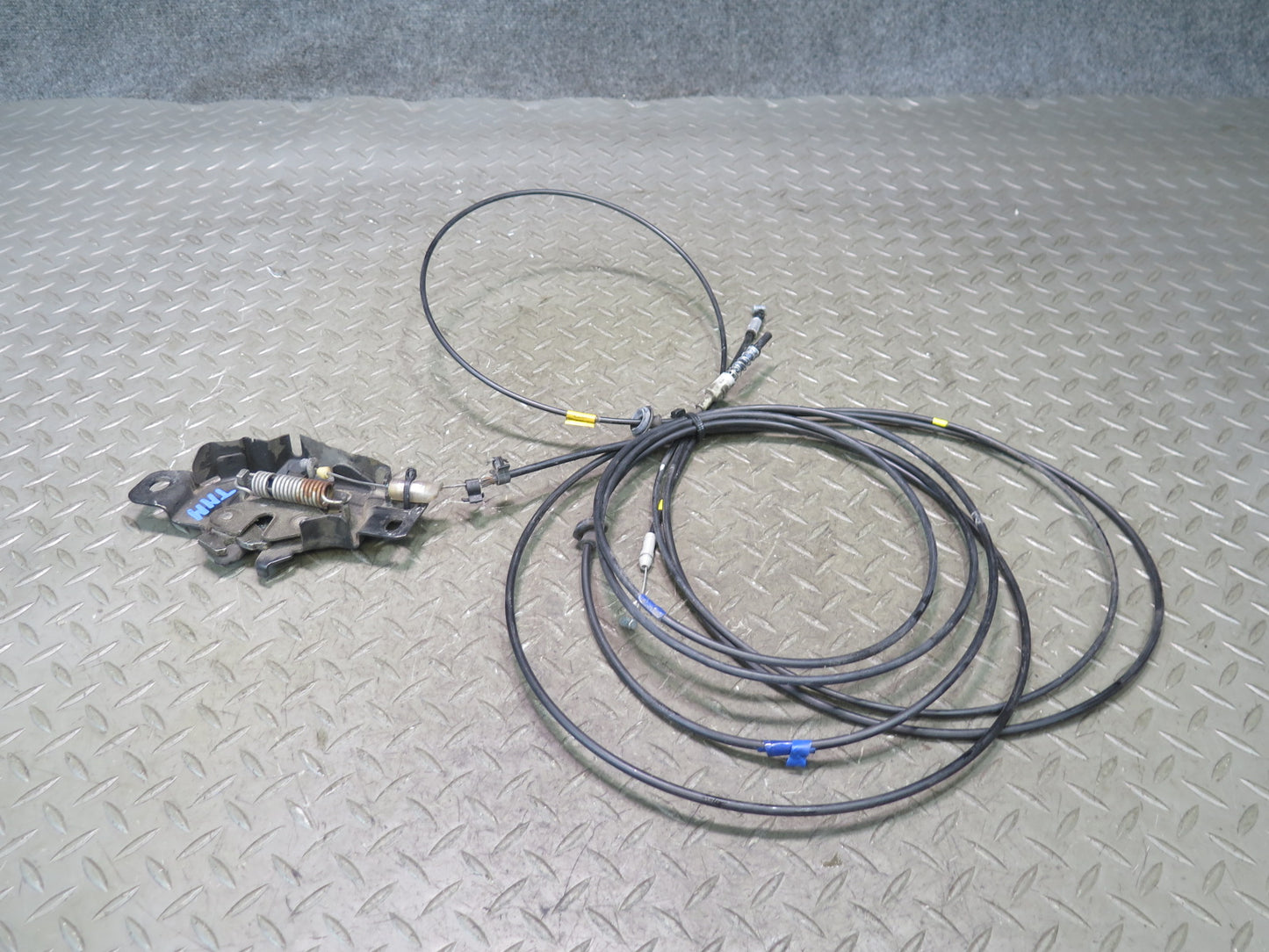 00-05 Toyota MR2 Spyder ZZW30L Rear Trunk Engine Lock Latch w Cable Assembly OEM