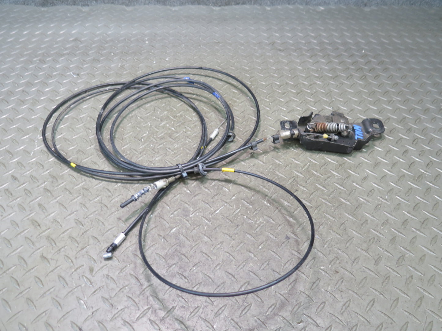 00-05 Toyota MR2 Spyder ZZW30L Rear Trunk Engine Lock Latch w Cable Assembly OEM