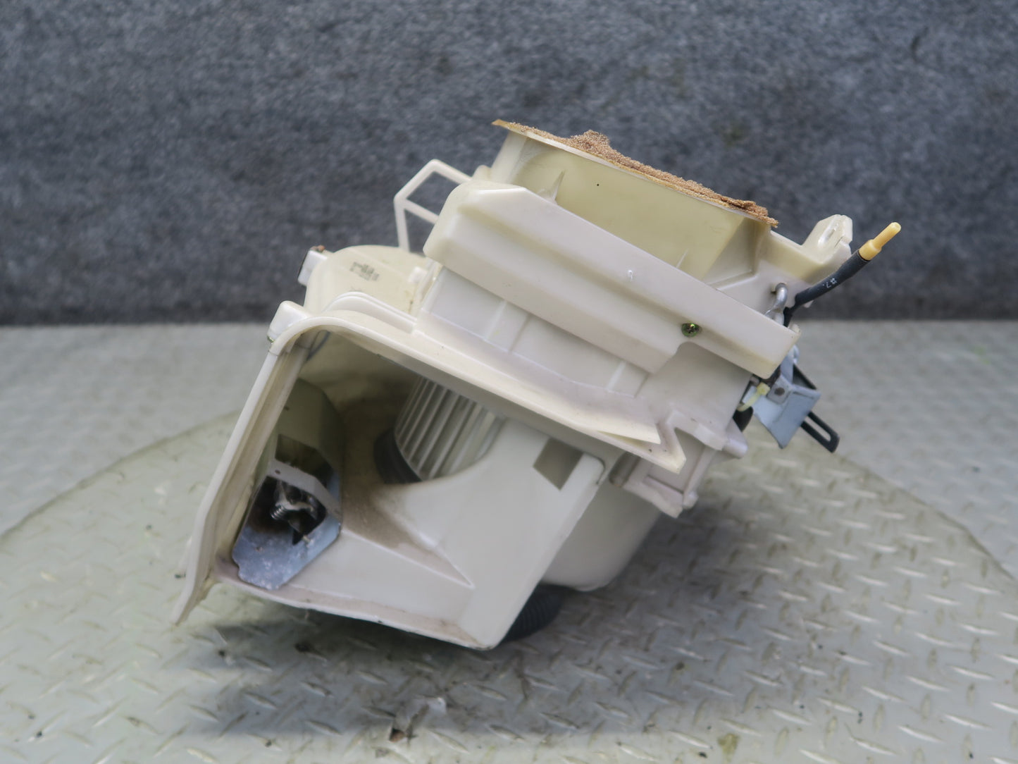 84-86 Toyota Cressida MX73 Hvac A/C Heater Blower Motor Fan & Housing Box OEM