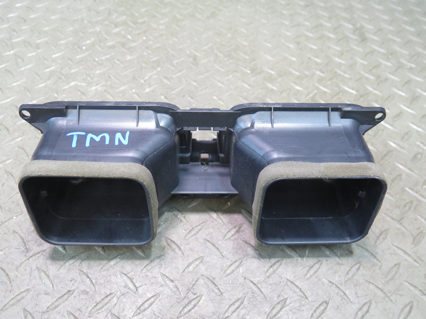 00-05 Toyota MR2 Spyder ZZW30L Dash Front Center Air Vent Grille 55660-17050 OEM