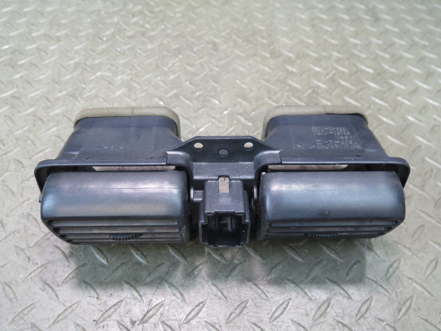 00-05 Toyota MR2 Spyder ZZW30L Dash Front Center Air Vent Grille 55660-17050 OEM