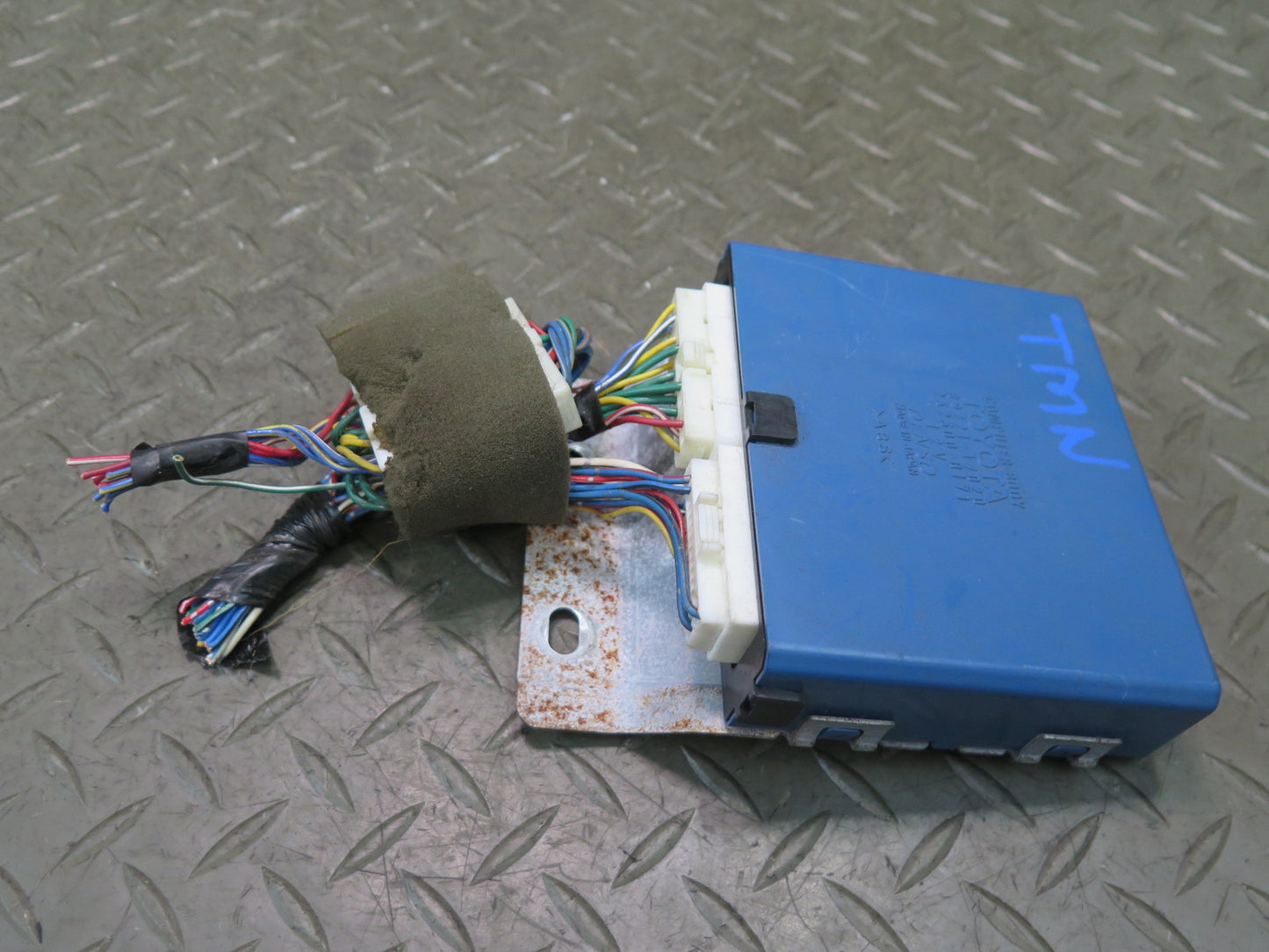 00-05 Toyota MR2 Spyder ZZW30L Multiplex Body Control Module 89221-17020 OEM