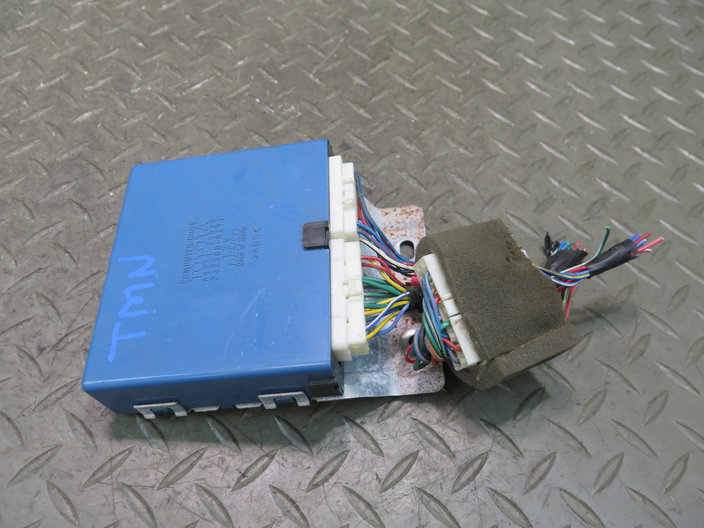 00-05 Toyota MR2 Spyder ZZW30L Multiplex Body Control Module 89221-17020 OEM