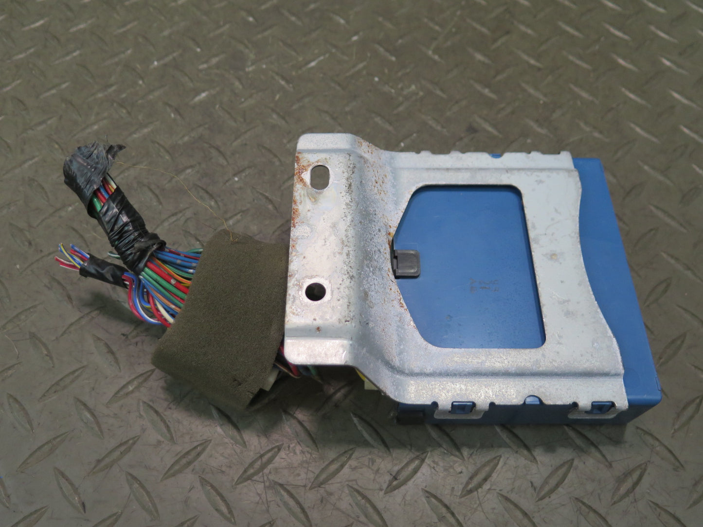 00-05 Toyota MR2 Spyder ZZW30L Multiplex Body Control Module 89221-17020 OEM