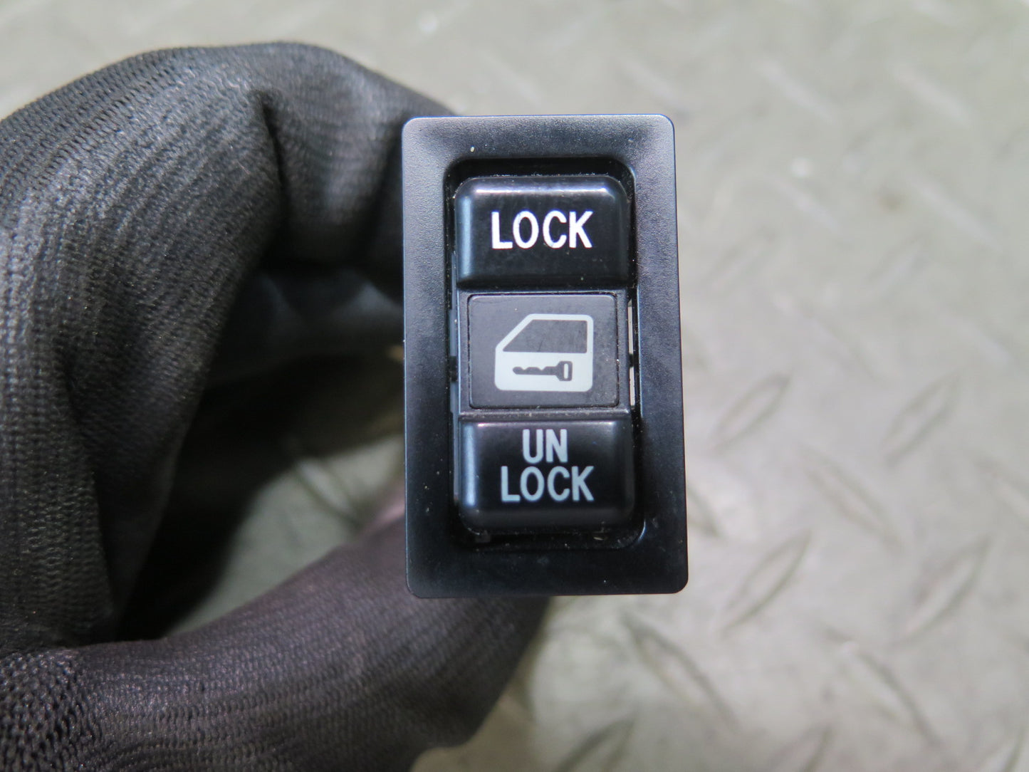 00-05 Toyota MR2 Spyder ZZW30L Door Central Lock Unlock Button Switch OEM