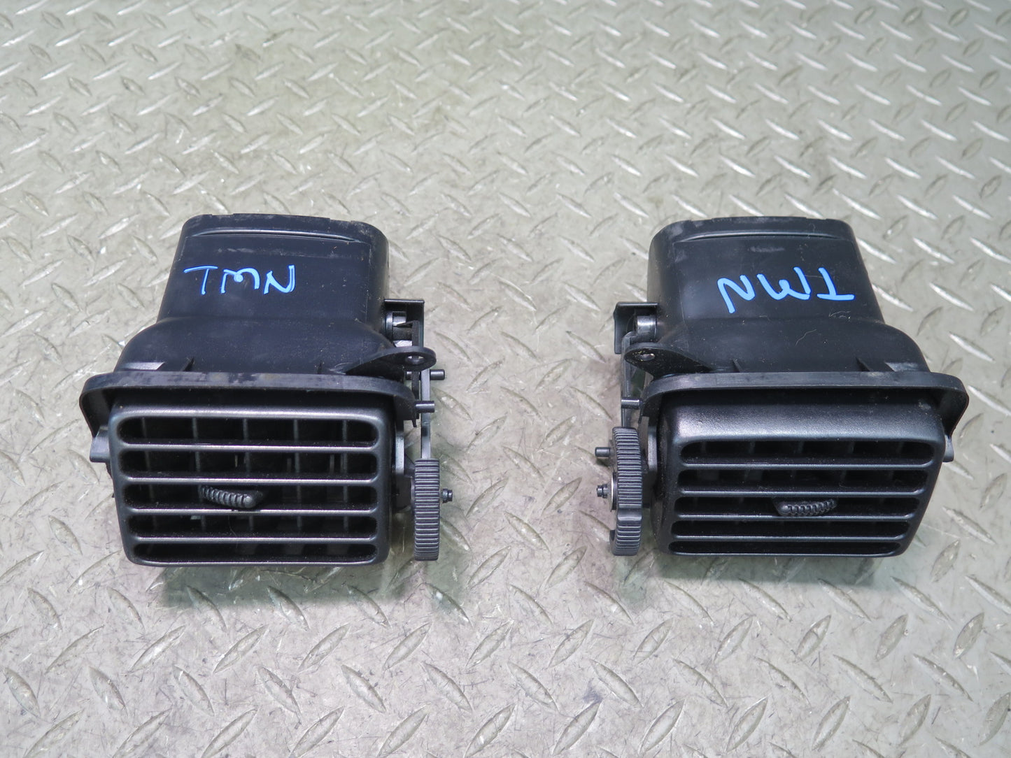 00-05 Toyota MR2 Spyder ZZW30L Dash Front Left Right A/C Air Vent Grille Set OEM