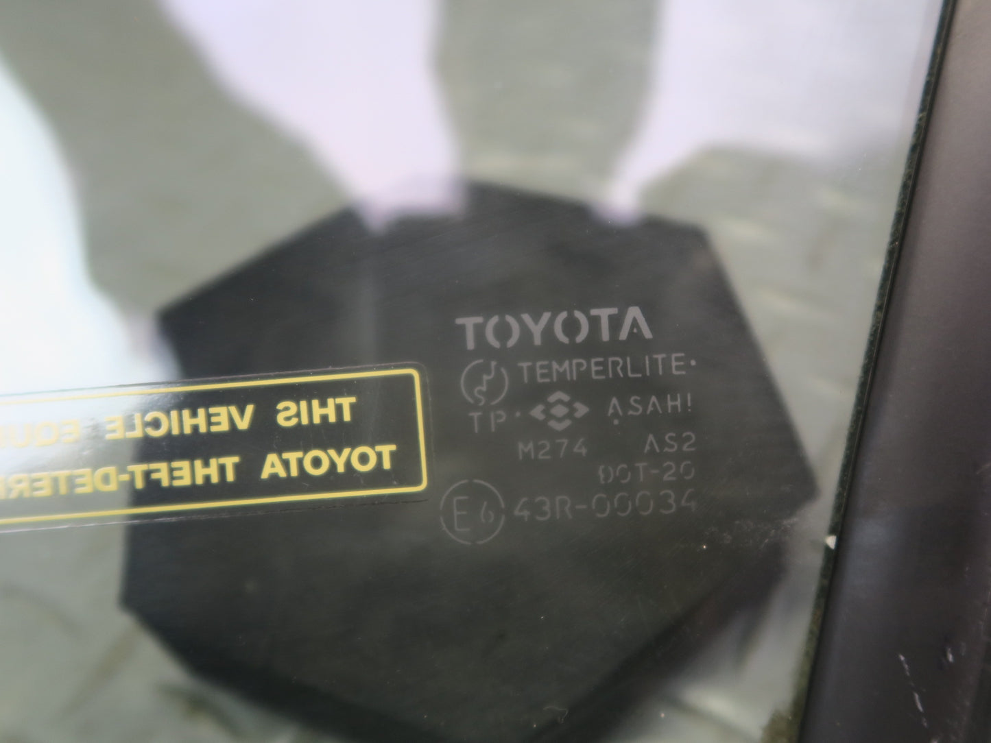 84-88 Toyota Cressida MX73 Sedan Front Right Passenger Door Window Glass OEM