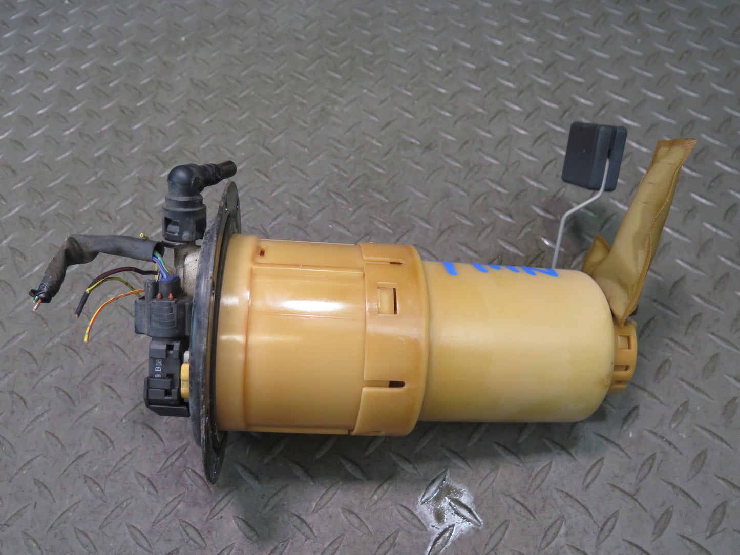 00-05 Toyota MR2 Spyder ZZW30L Fuel Pump Level Sensor Assembly OEM