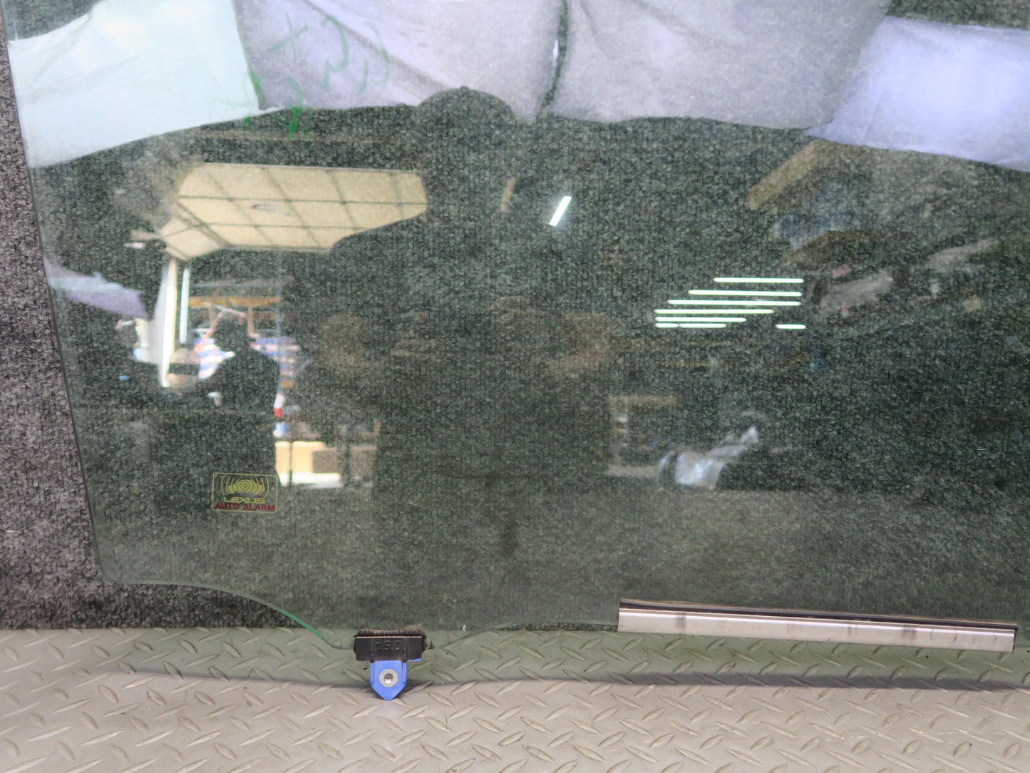 2010-2012 Lexus URJ150L GX460 Front Right Pass Side Door Glass Window