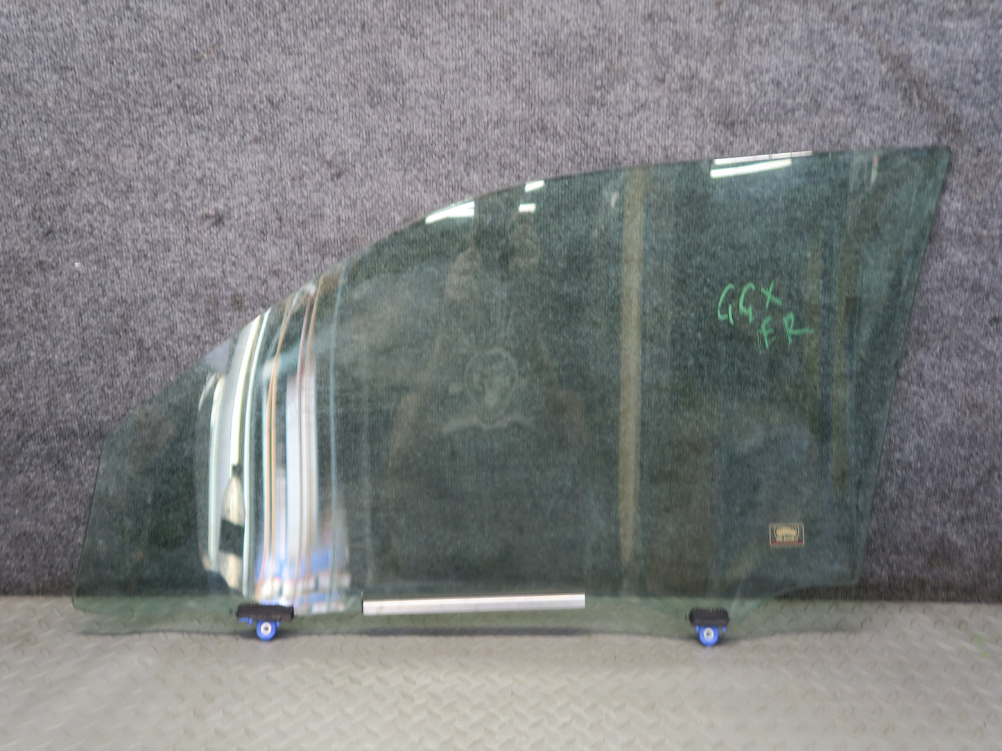 2010-2012 Lexus URJ150L GX460 Front Right Pass Side Door Glass Window