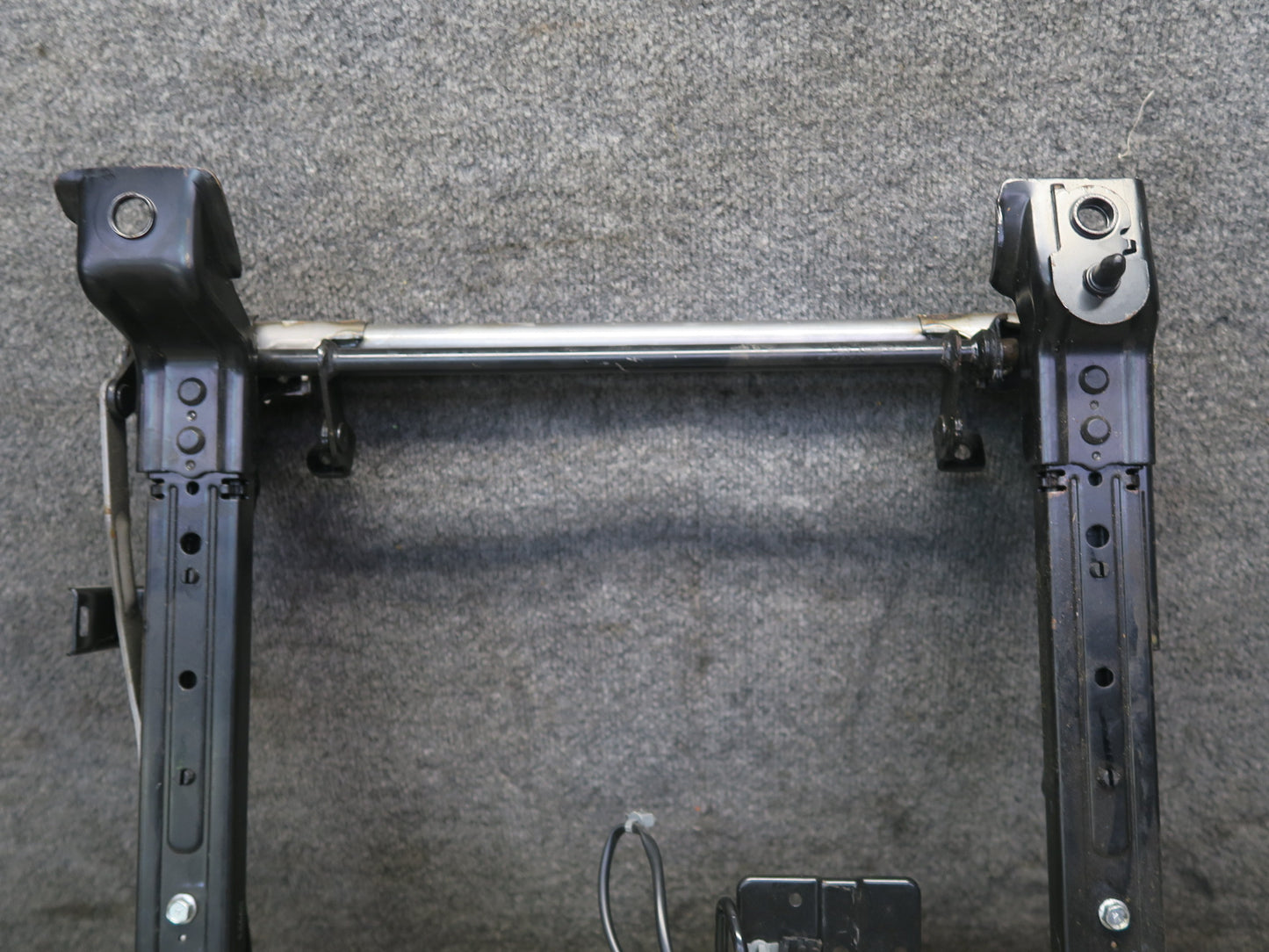2010 Nissan Z34 370Z Convertible Front Left Seat Frame Track Rail w Motor OEM