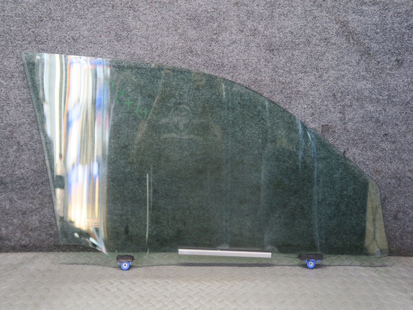 2010-2012 Lexus URJ150L GX460 Front Left Driver Side Door Glass Window