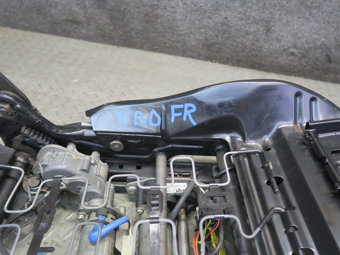 2001-2006 BMW E46 M3 Coupe Front Right Sport Seat Lower Frame Track Rail Motors