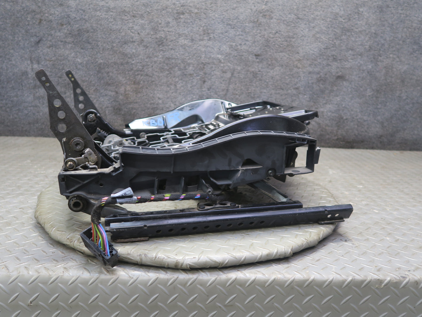 2001-2006 BMW E46 M3 Coupe Front Right Sport Seat Lower Frame Track Rail Motors