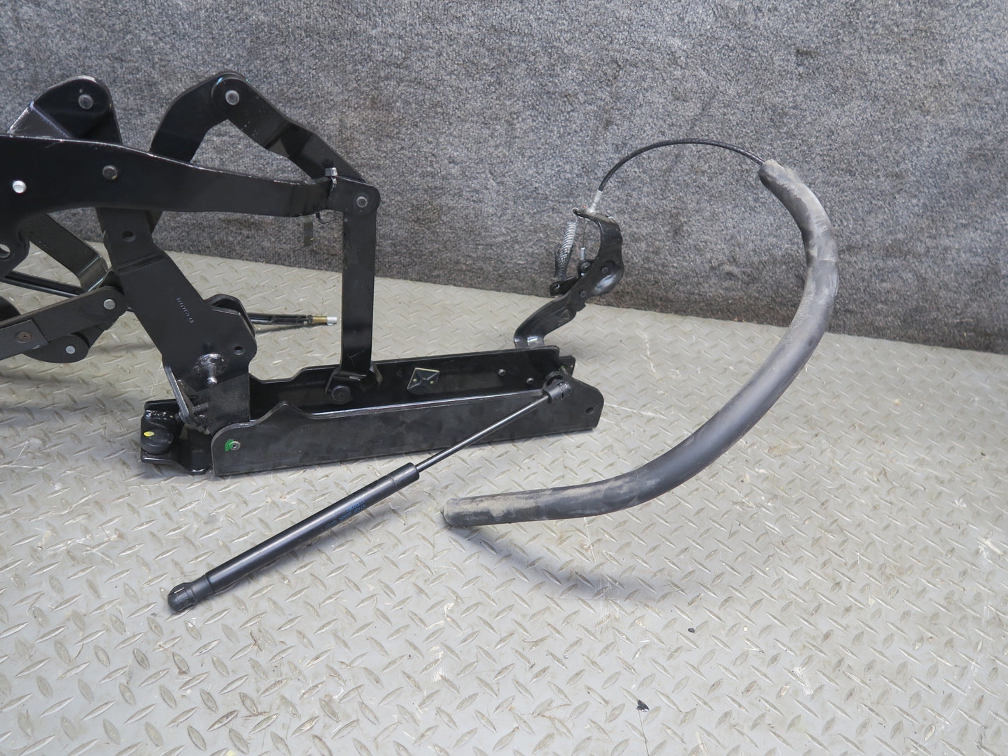 03-06 Chevrolet SSR Convertible Rear Left Roof Hinge OEM