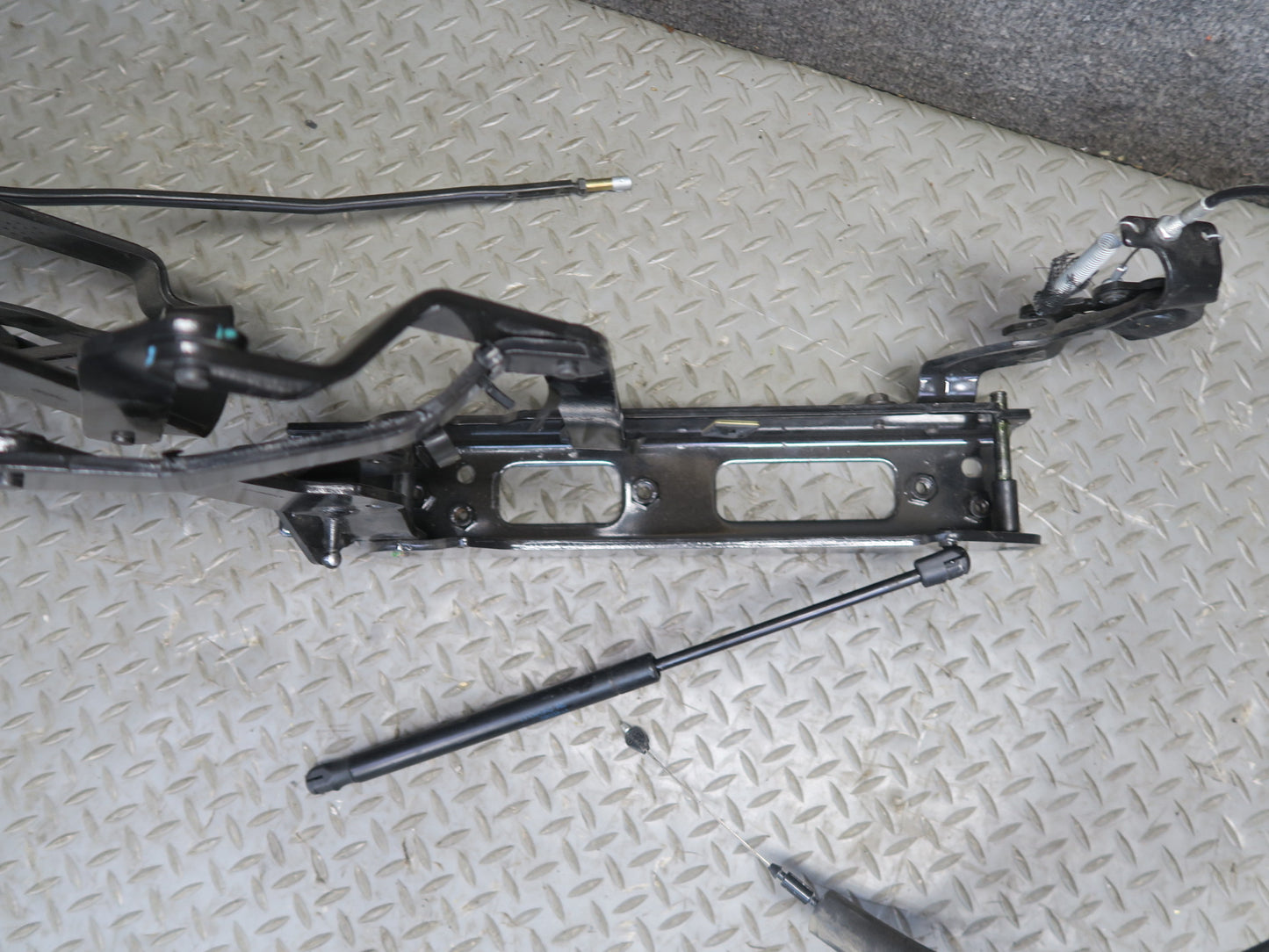 03-06 Chevrolet SSR Convertible Rear Left Roof Hinge OEM