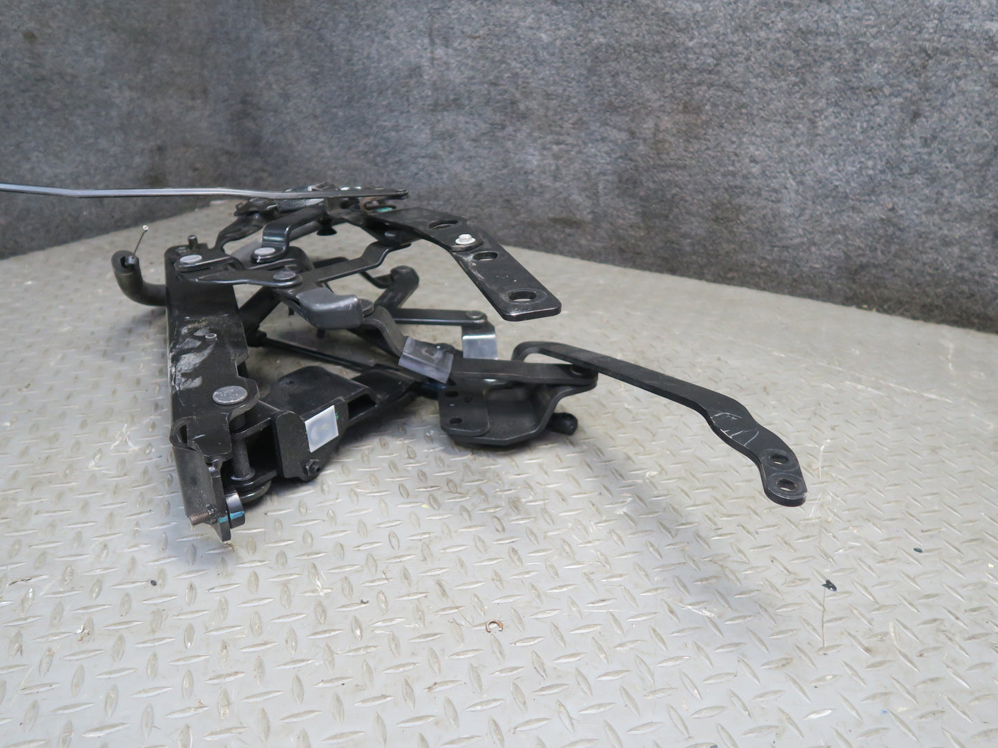 03-06 Chevrolet SSR Convertible Rear Left Roof Hinge OEM