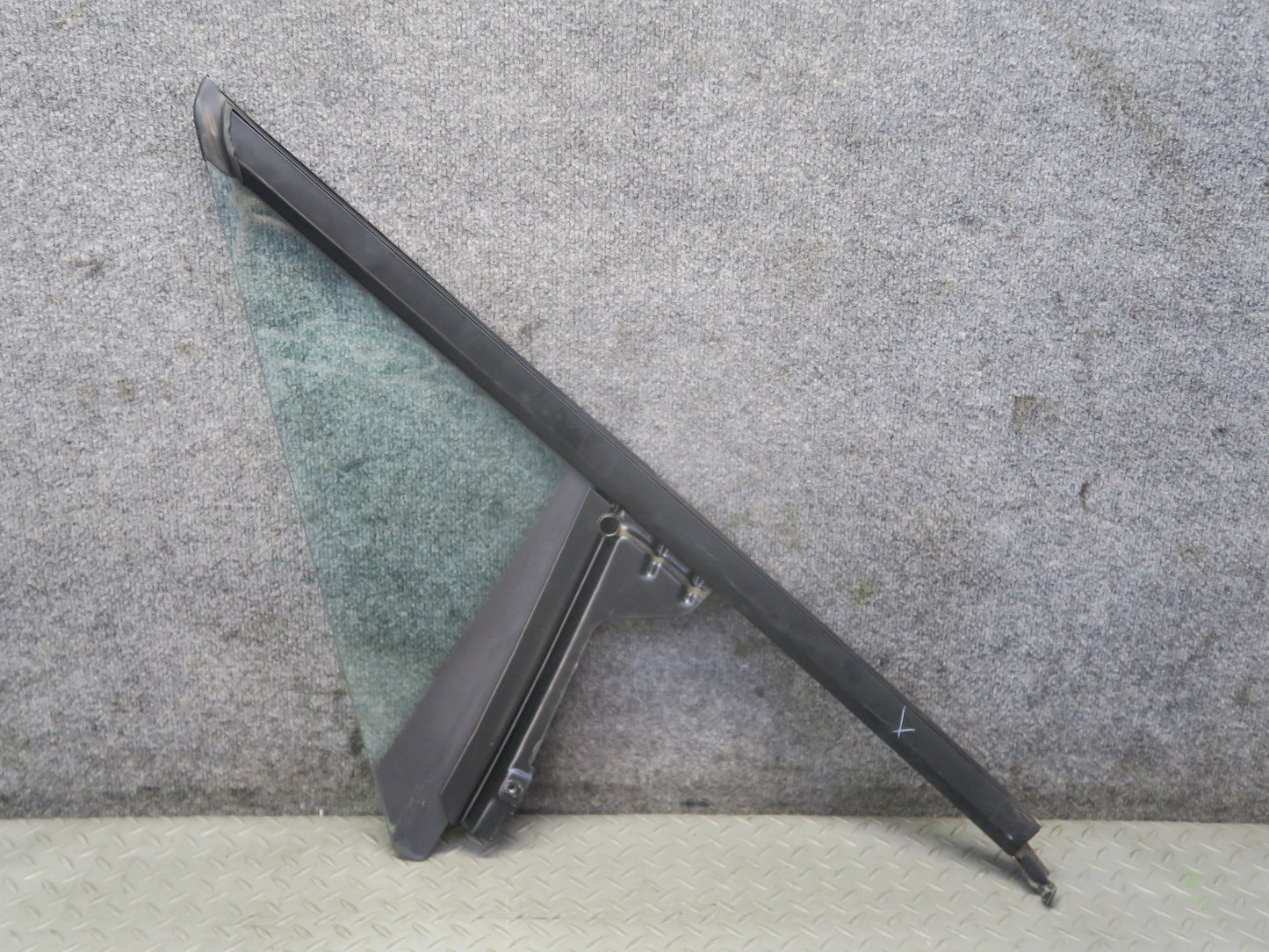 96-02 BMW E36/7 Z3 Roadster Front Right Side Door Fixed Glass Window OEM