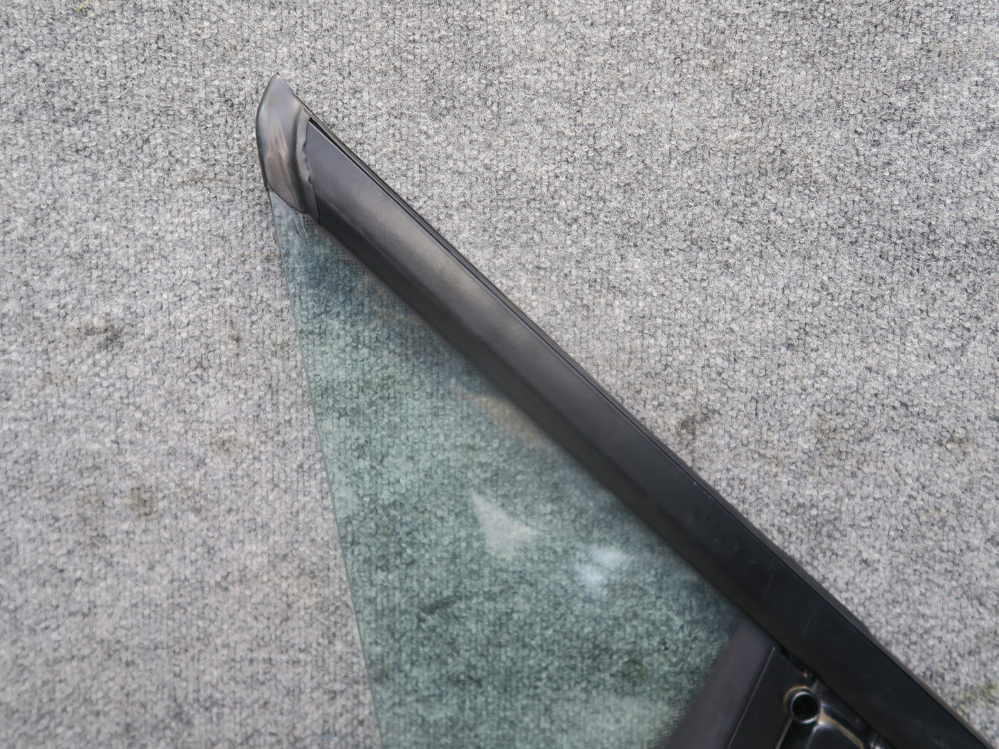 96-02 BMW E36/7 Z3 Roadster Front Right Side Door Fixed Glass Window OEM