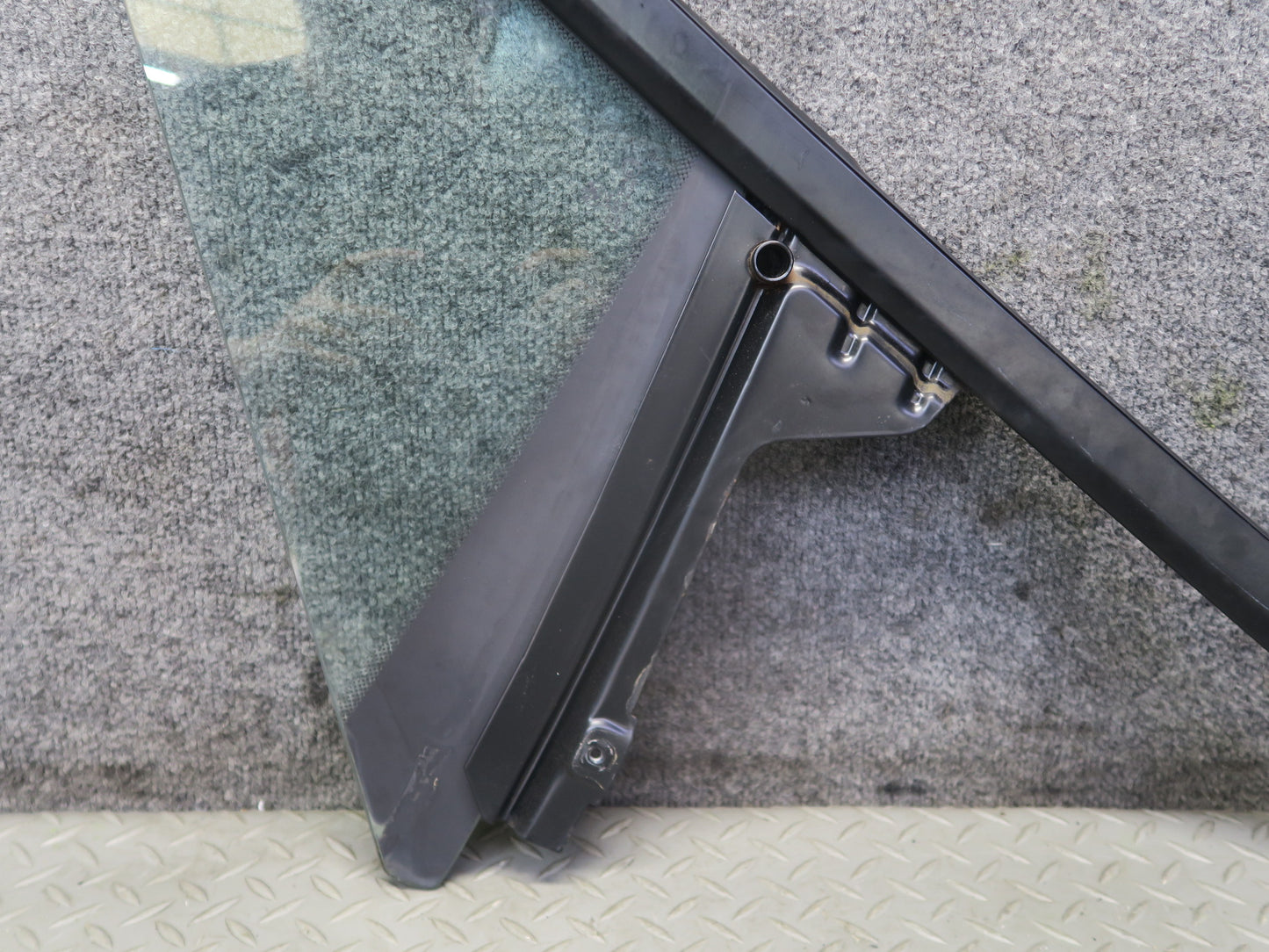 96-02 BMW E36/7 Z3 Roadster Front Right Side Door Fixed Glass Window OEM