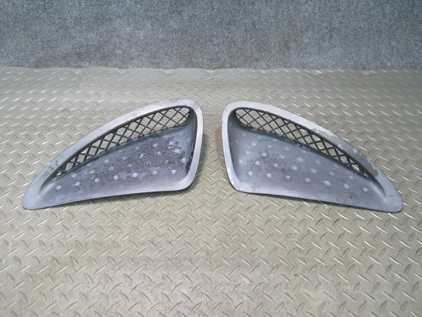 00-02 Toyota MR2 Spyder ZZW30L Set of 2 Rear Quarter Air Vent Scoop Grille OEM