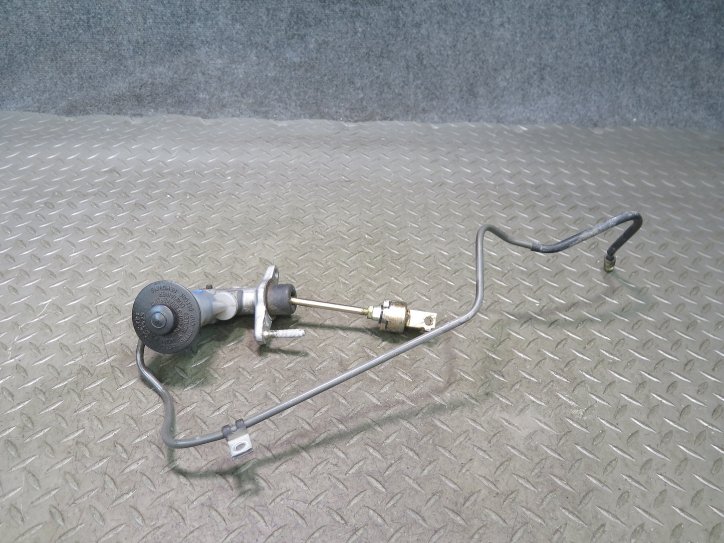 00-05 Toyota MR2 Spyder ZZW30L Clutch Master Cylinder OEM