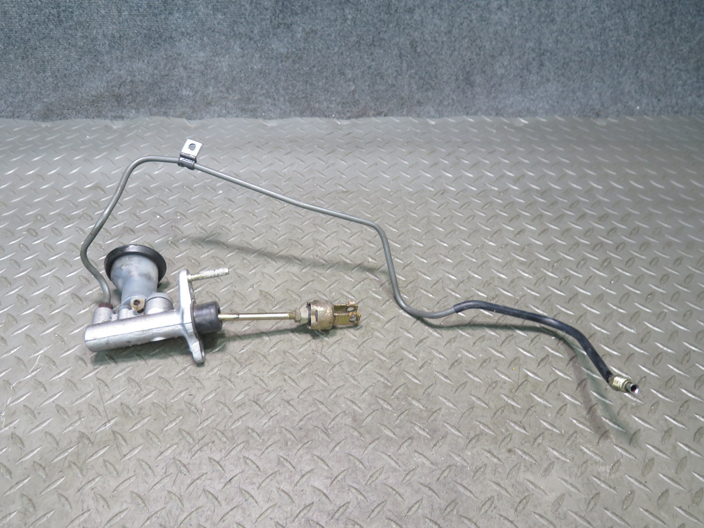 00-05 Toyota MR2 Spyder ZZW30L Clutch Master Cylinder OEM