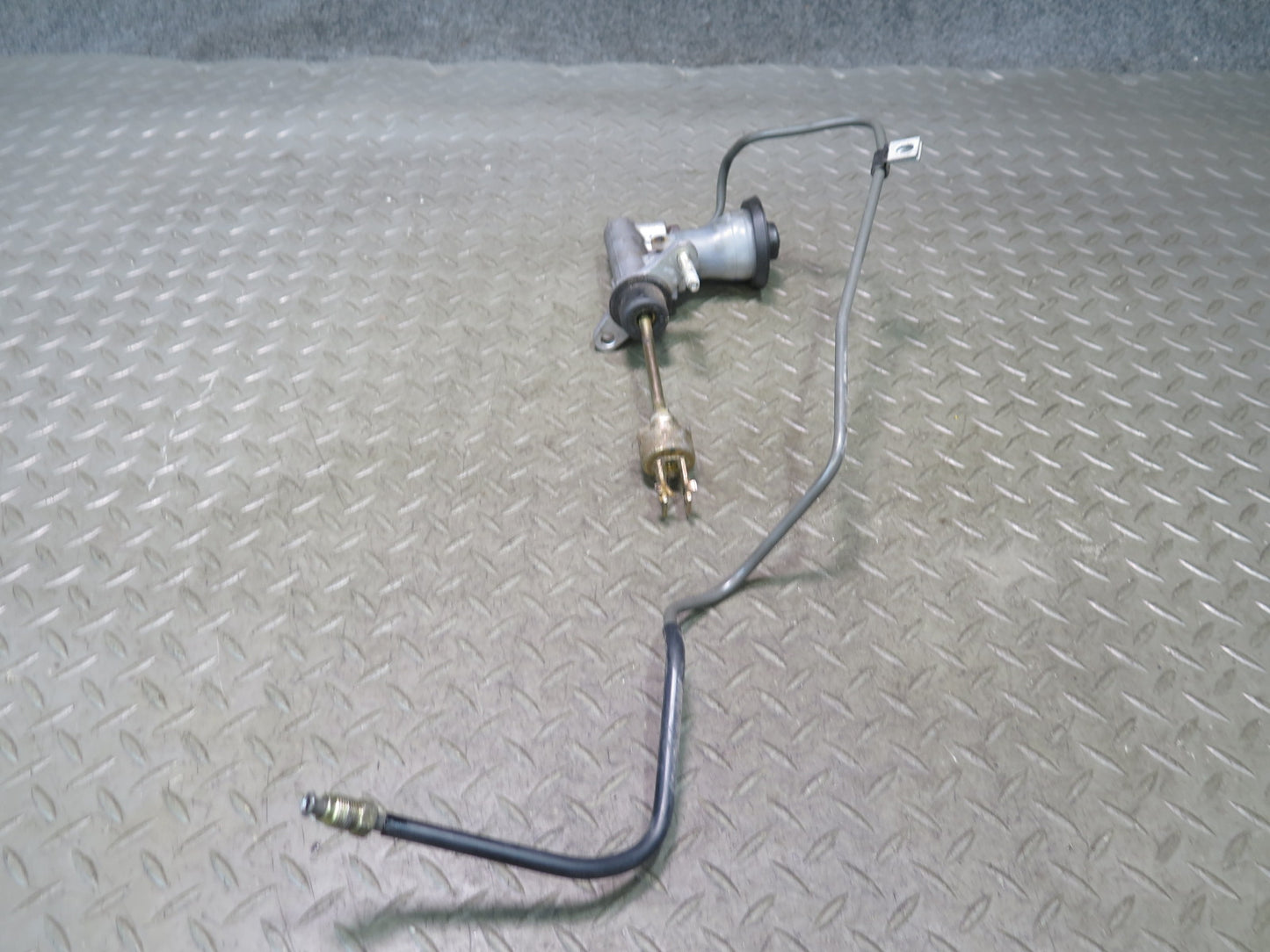 00-05 Toyota MR2 Spyder ZZW30L Clutch Master Cylinder OEM