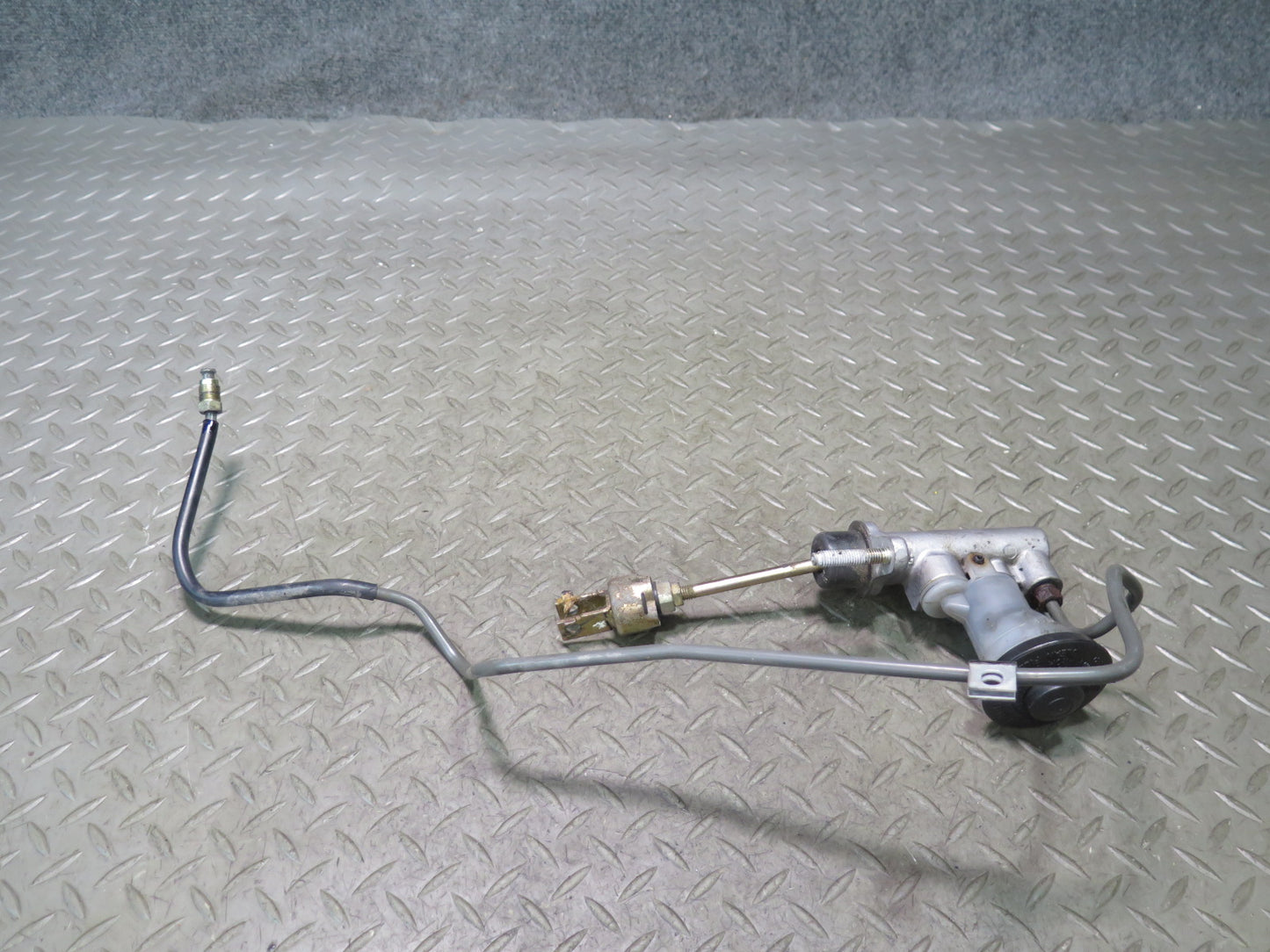 00-05 Toyota MR2 Spyder ZZW30L Clutch Master Cylinder OEM