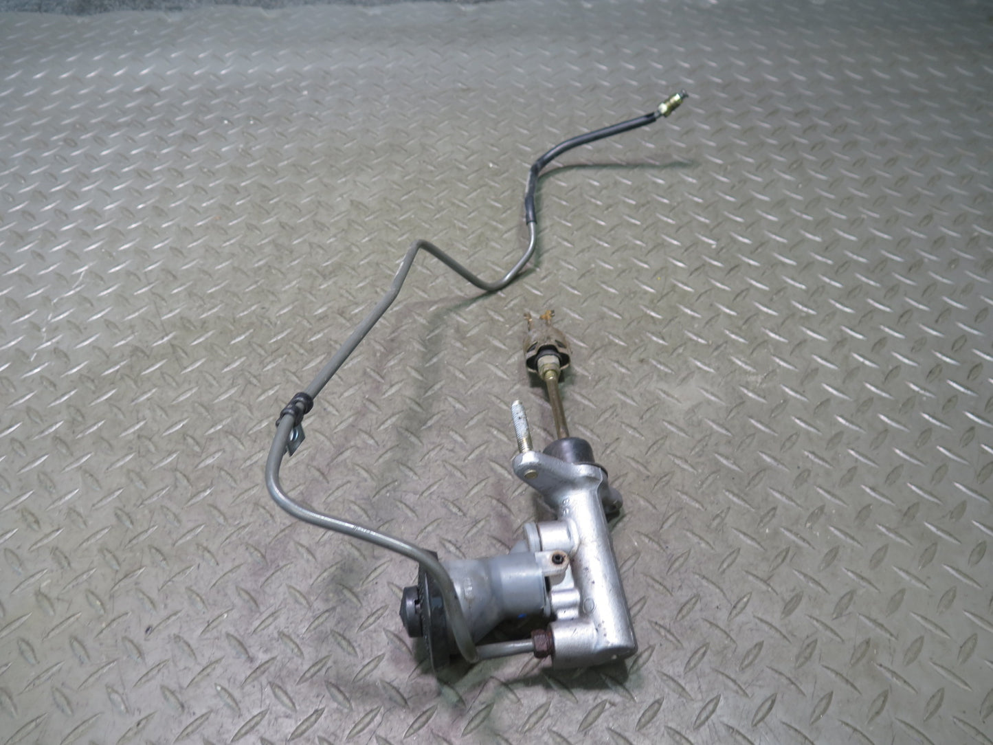 00-05 Toyota MR2 Spyder ZZW30L Clutch Master Cylinder OEM