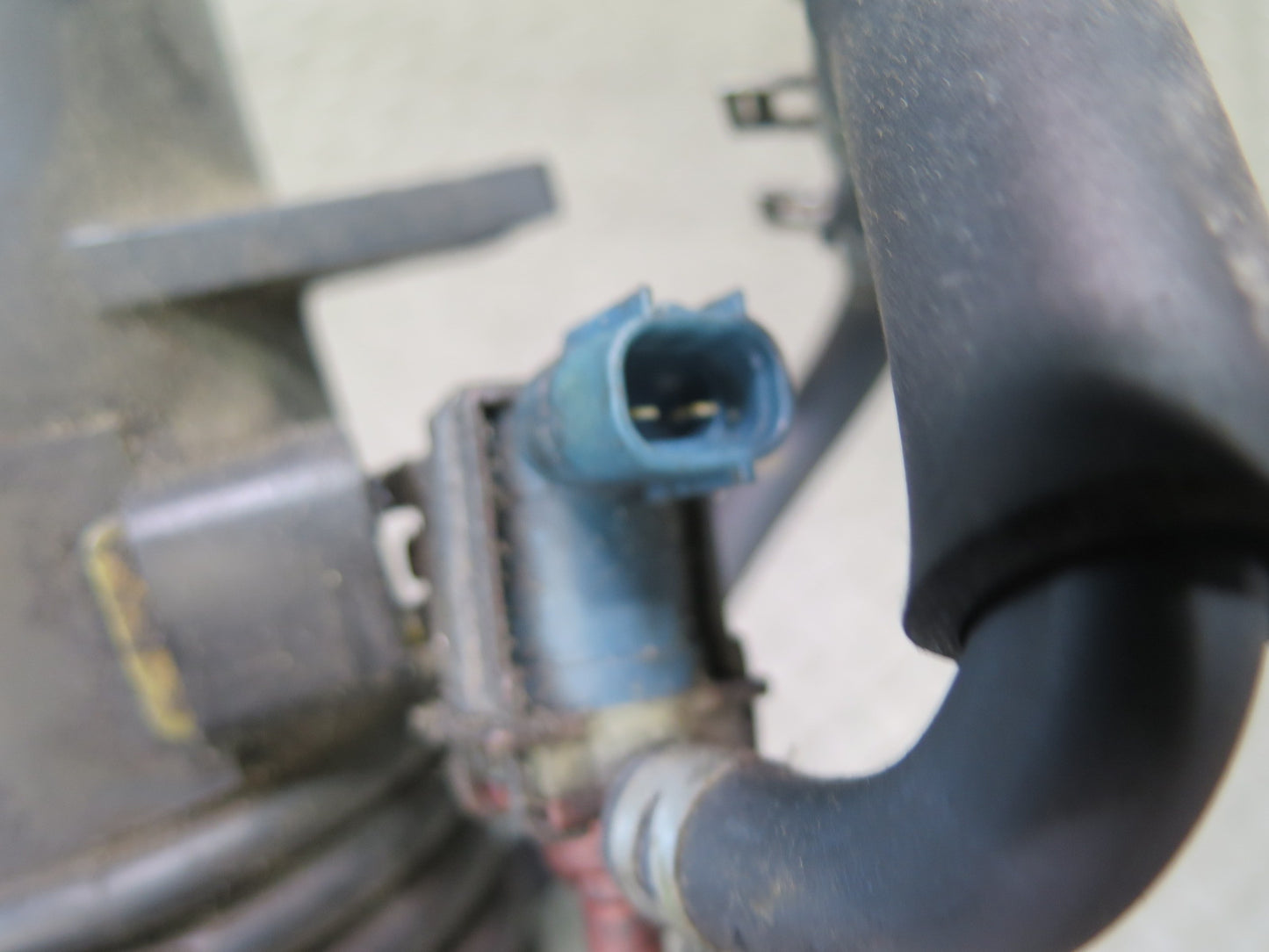 00-05 Toyota MR2 Spyder ZZW30L Air Intake Hose Duct Pipe Line 17881-22050 OEM