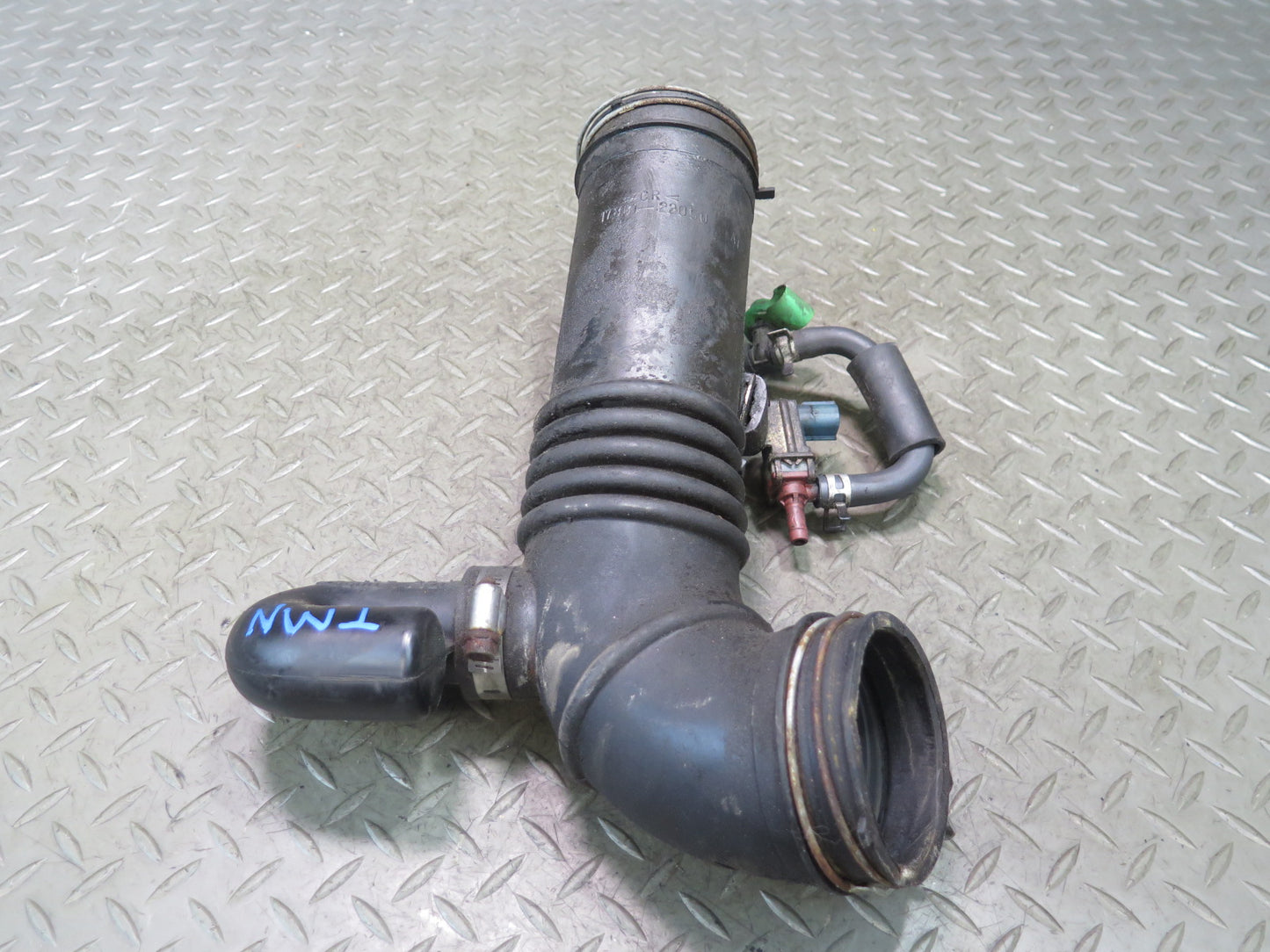 00-05 Toyota MR2 Spyder ZZW30L Air Intake Hose Duct Pipe Line 17881-22050 OEM