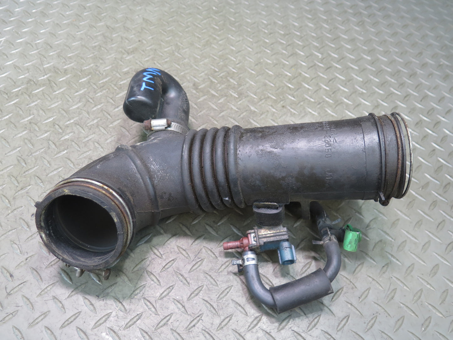 00-05 Toyota MR2 Spyder ZZW30L Air Intake Hose Duct Pipe Line 17881-22050 OEM