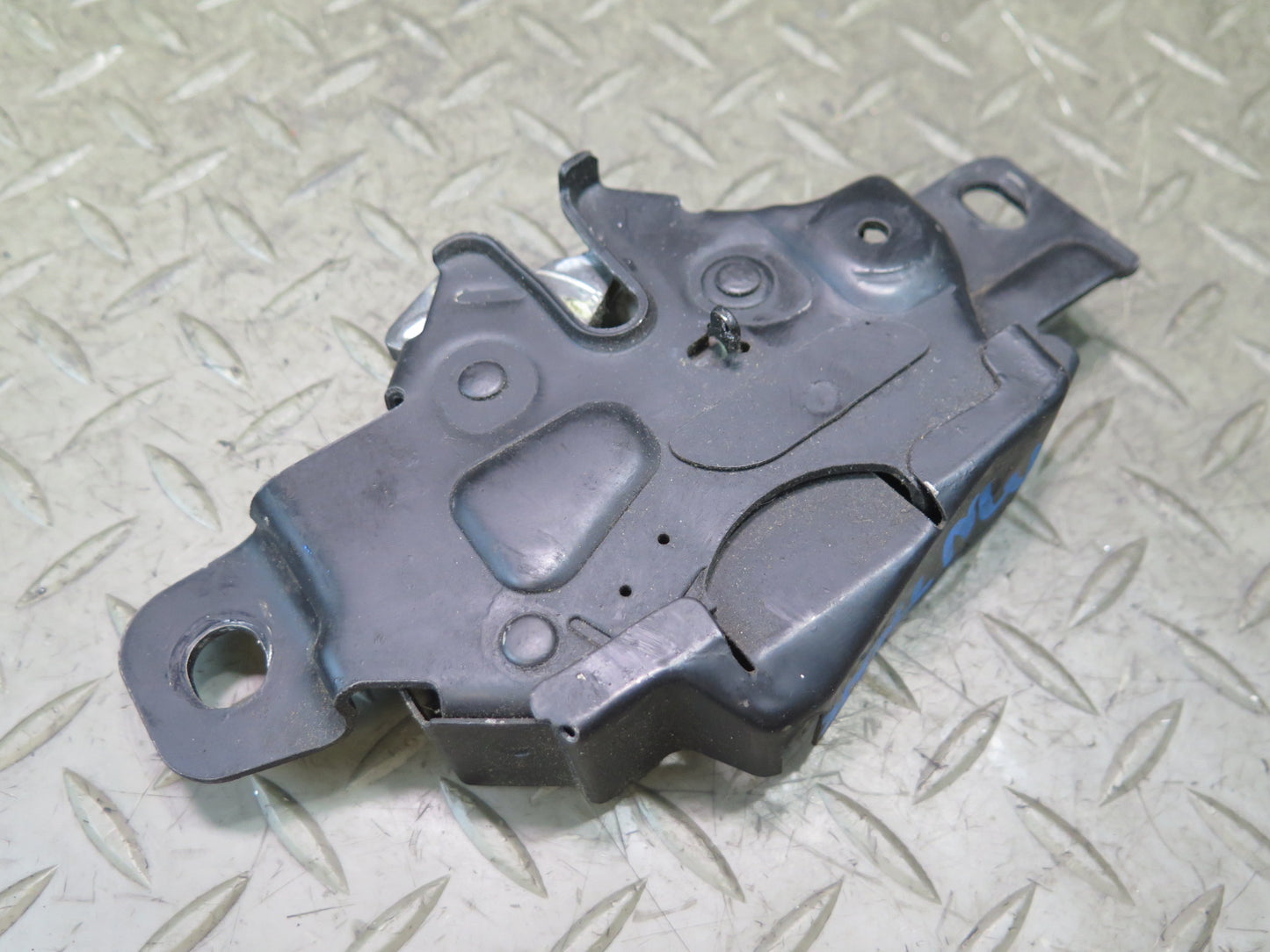 00-05 Toyota MR2 Spyder ZZW30L Rear Trunk Lock Latch Actuator OEM
