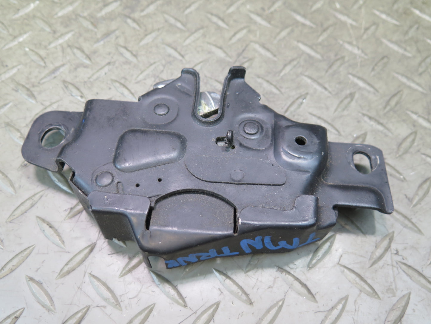 00-05 Toyota MR2 Spyder ZZW30L Rear Trunk Lock Latch Actuator OEM