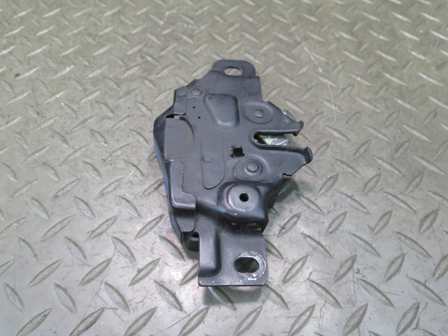 00-05 Toyota MR2 Spyder ZZW30L Rear Trunk Lock Latch Actuator OEM
