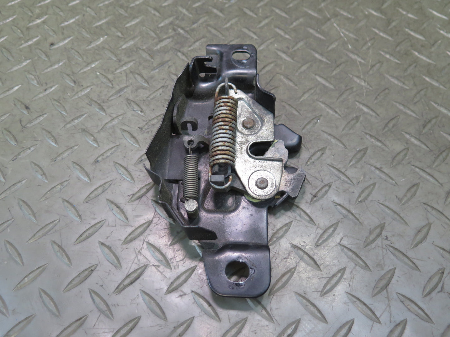 00-05 Toyota MR2 Spyder ZZW30L Rear Trunk Lock Latch Actuator OEM