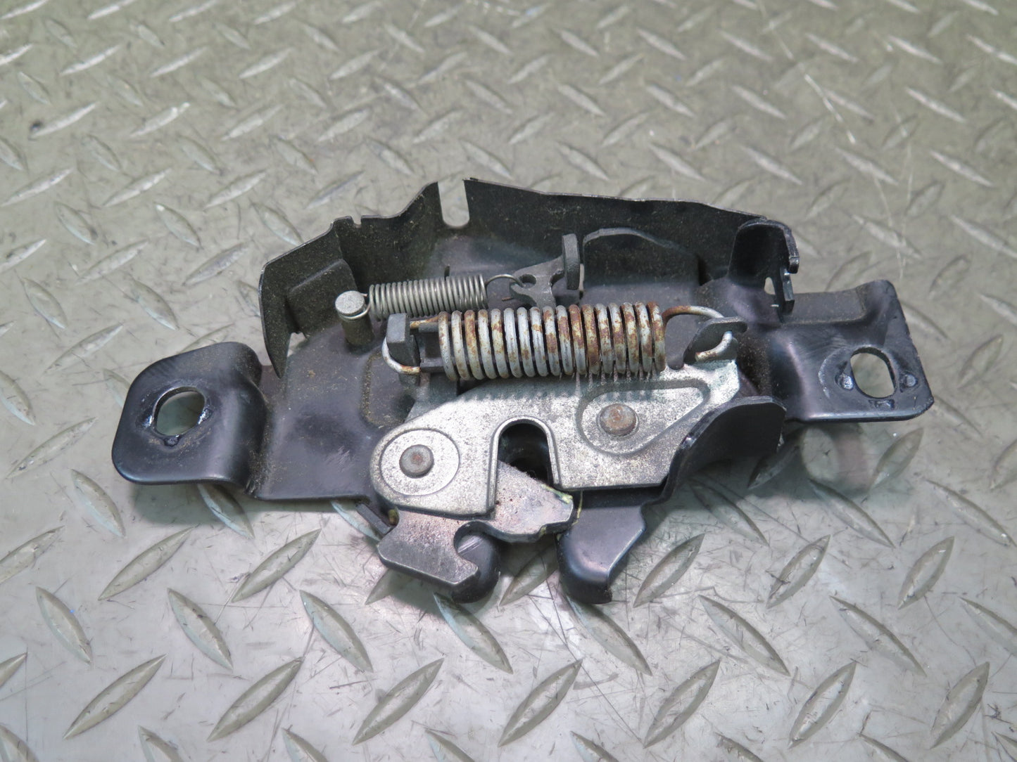 00-05 Toyota MR2 Spyder ZZW30L Rear Trunk Lock Latch Actuator OEM