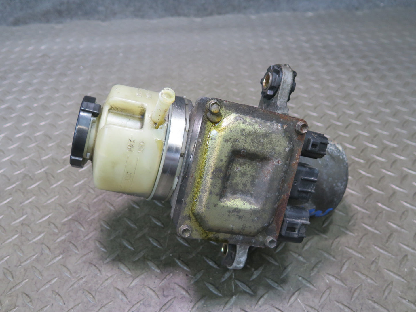 00-05 Toyota MR2 Spyder ZZW30L Power Steering Pump 89657-17010 OEM