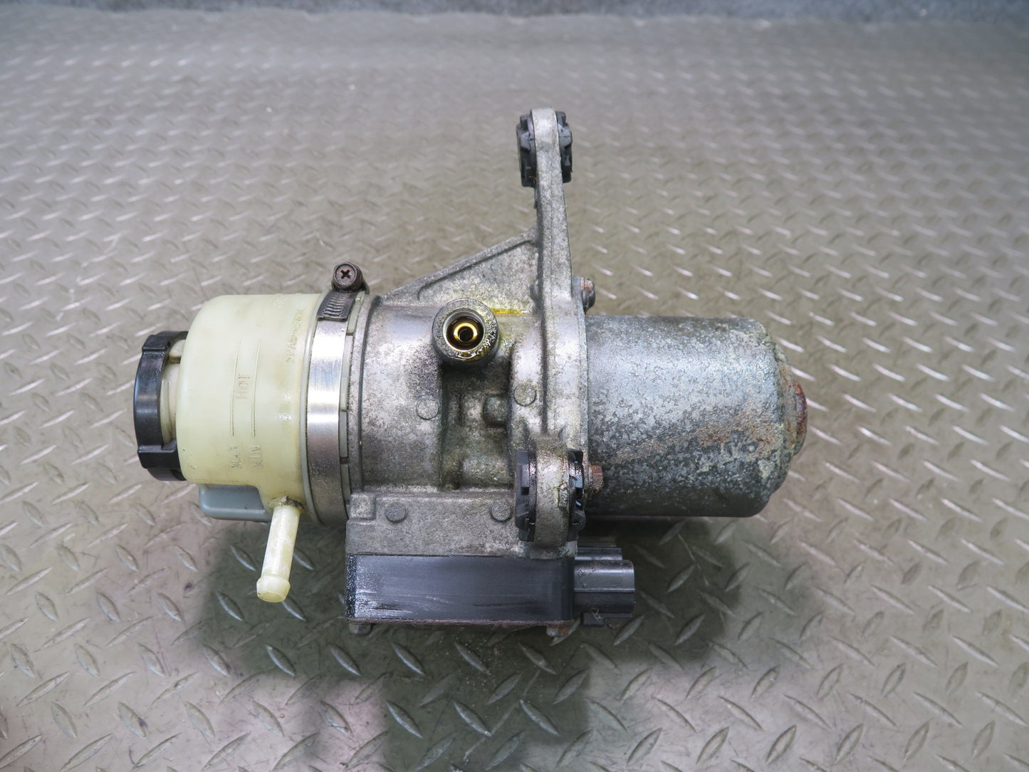 00-05 Toyota MR2 Spyder ZZW30L Power Steering Pump 89657-17010 OEM