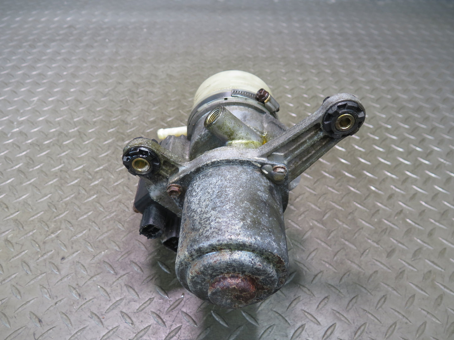 00-05 Toyota MR2 Spyder ZZW30L Power Steering Pump 89657-17010 OEM