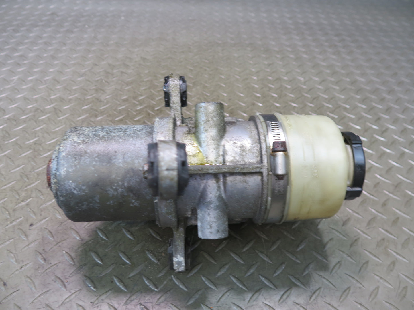 00-05 Toyota MR2 Spyder ZZW30L Power Steering Pump 89657-17010 OEM