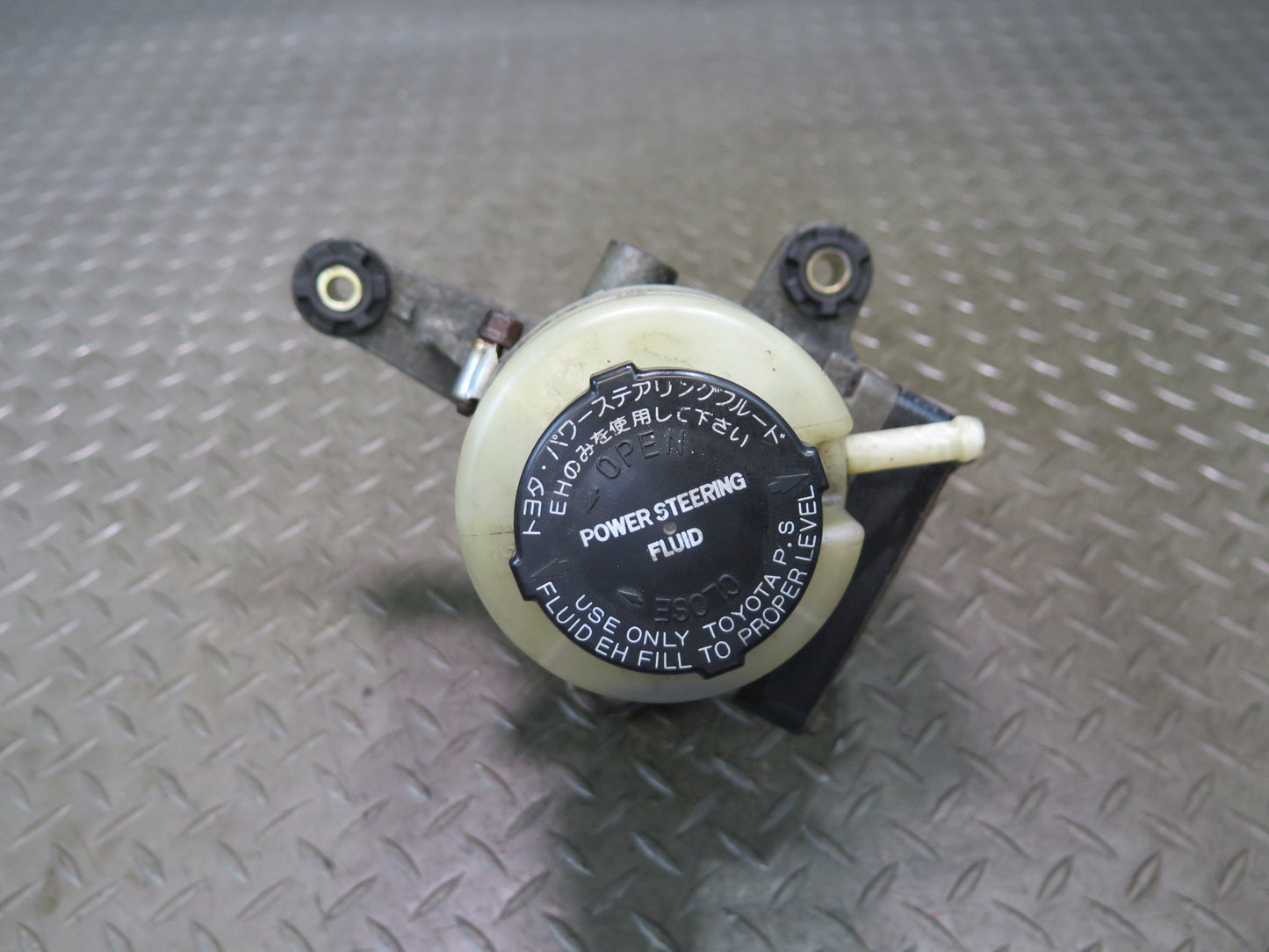 00-05 Toyota MR2 Spyder ZZW30L Power Steering Pump 89657-17010 OEM