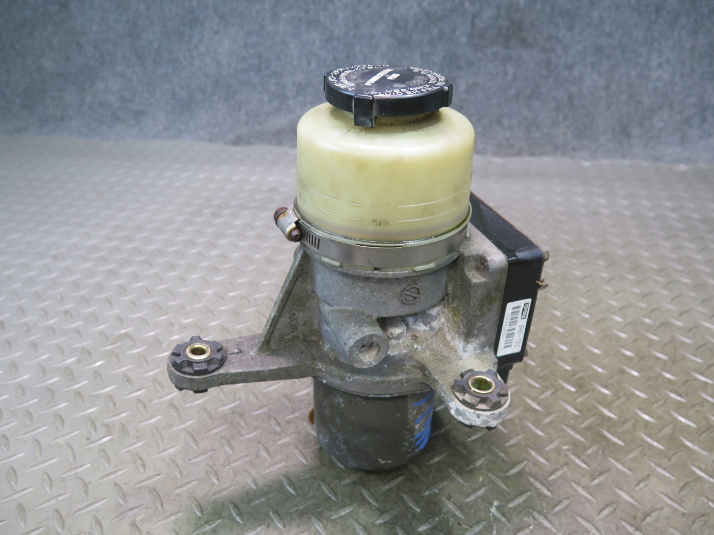 00-05 Toyota MR2 Spyder ZZW30L Power Steering Pump 89657-17010 OEM
