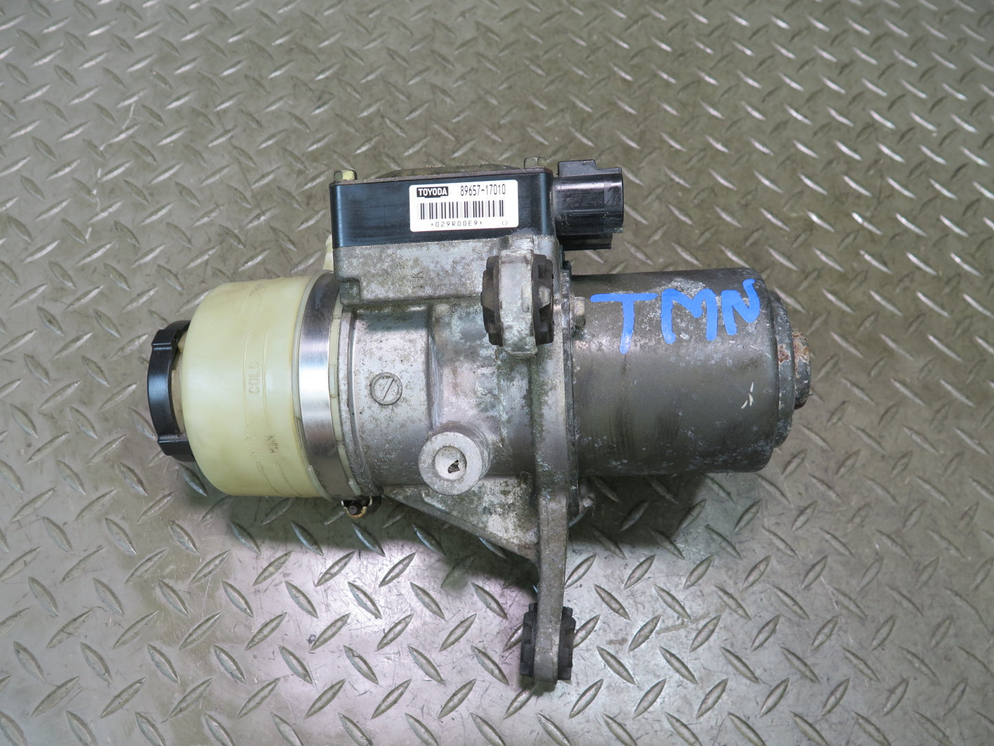 00-05 Toyota MR2 Spyder ZZW30L Power Steering Pump 89657-17010 OEM